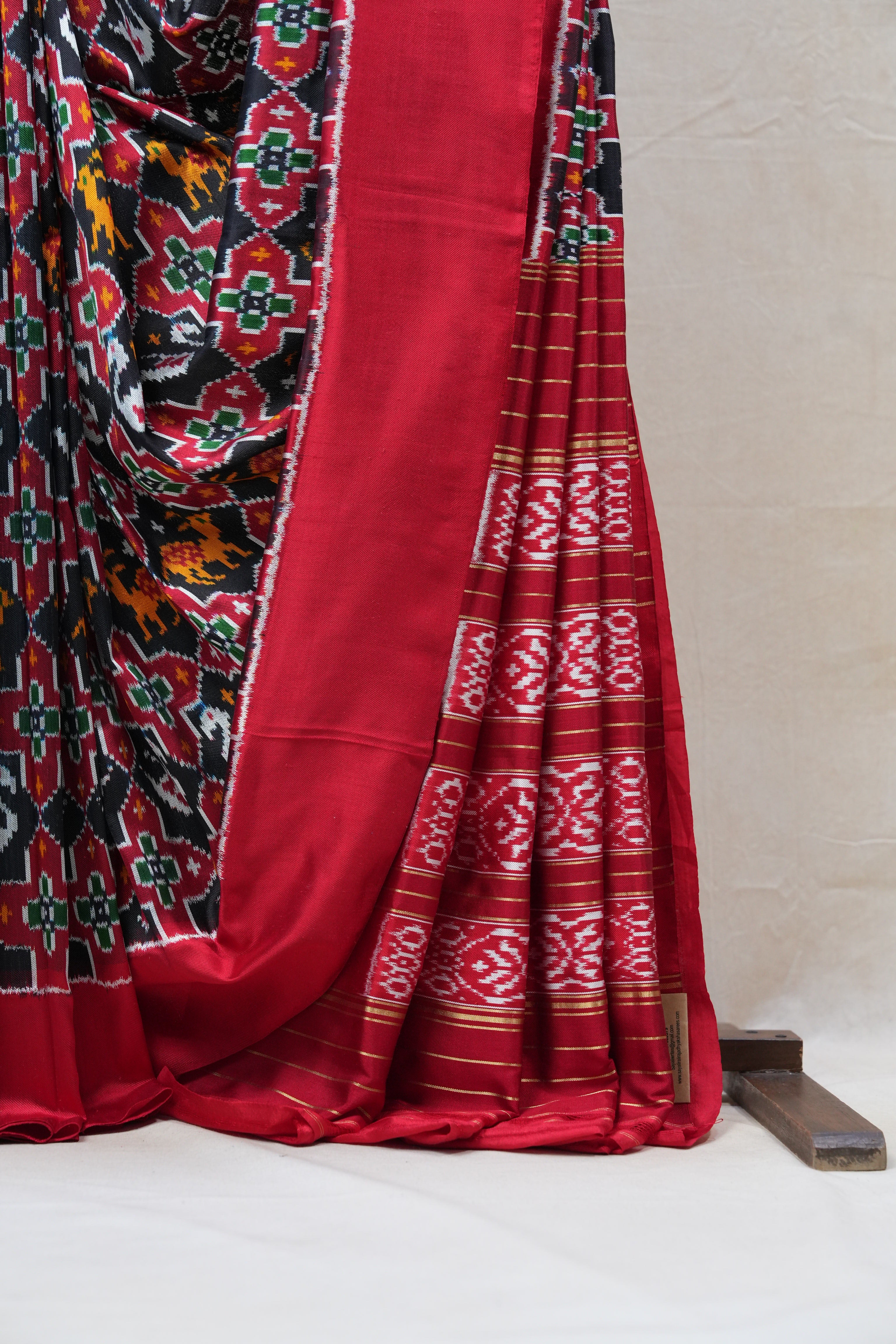 Black Pochampalli Silk Ikat Saree - SRBPSIS157