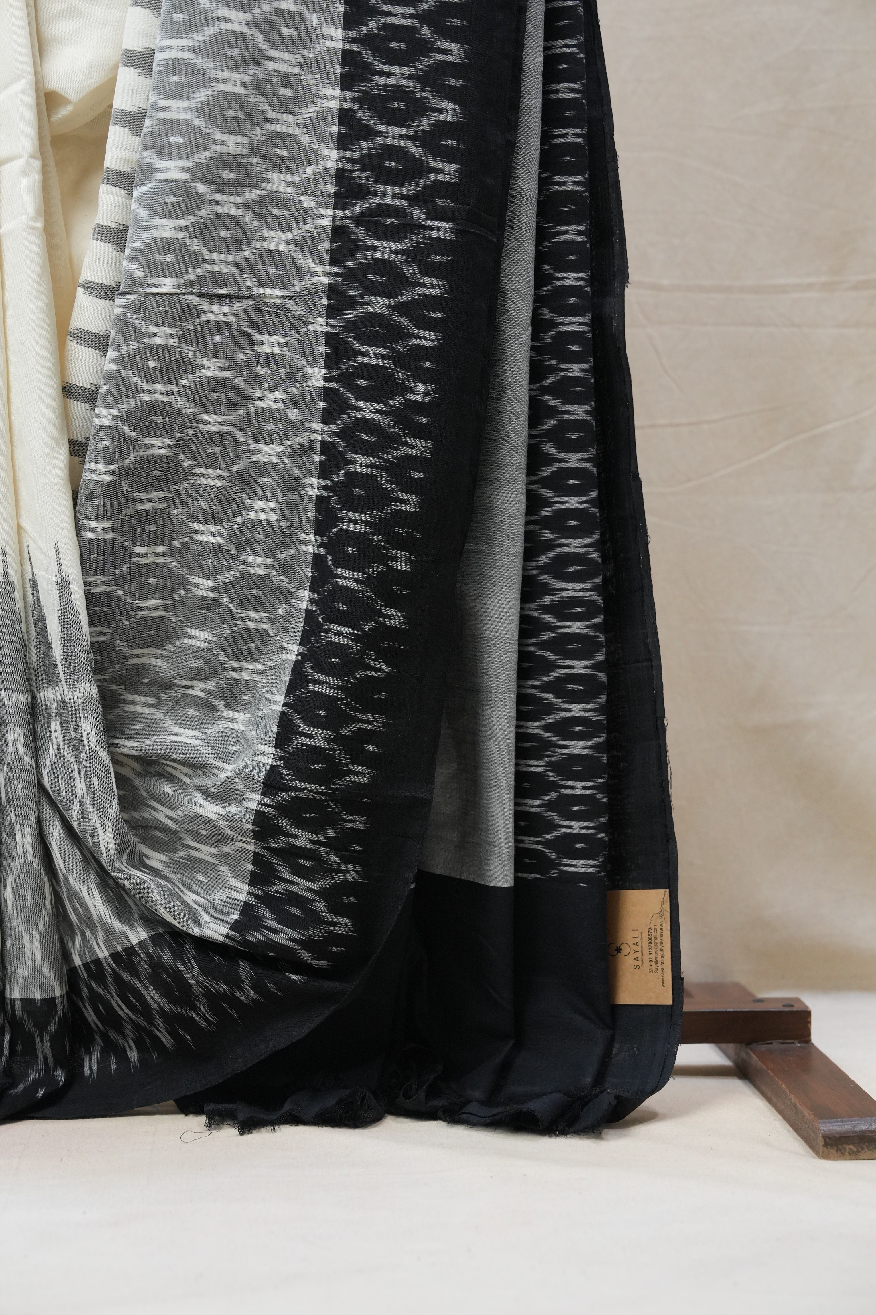 Off White Pochampalli Cotton Ikat Saree - SROWPCIS515