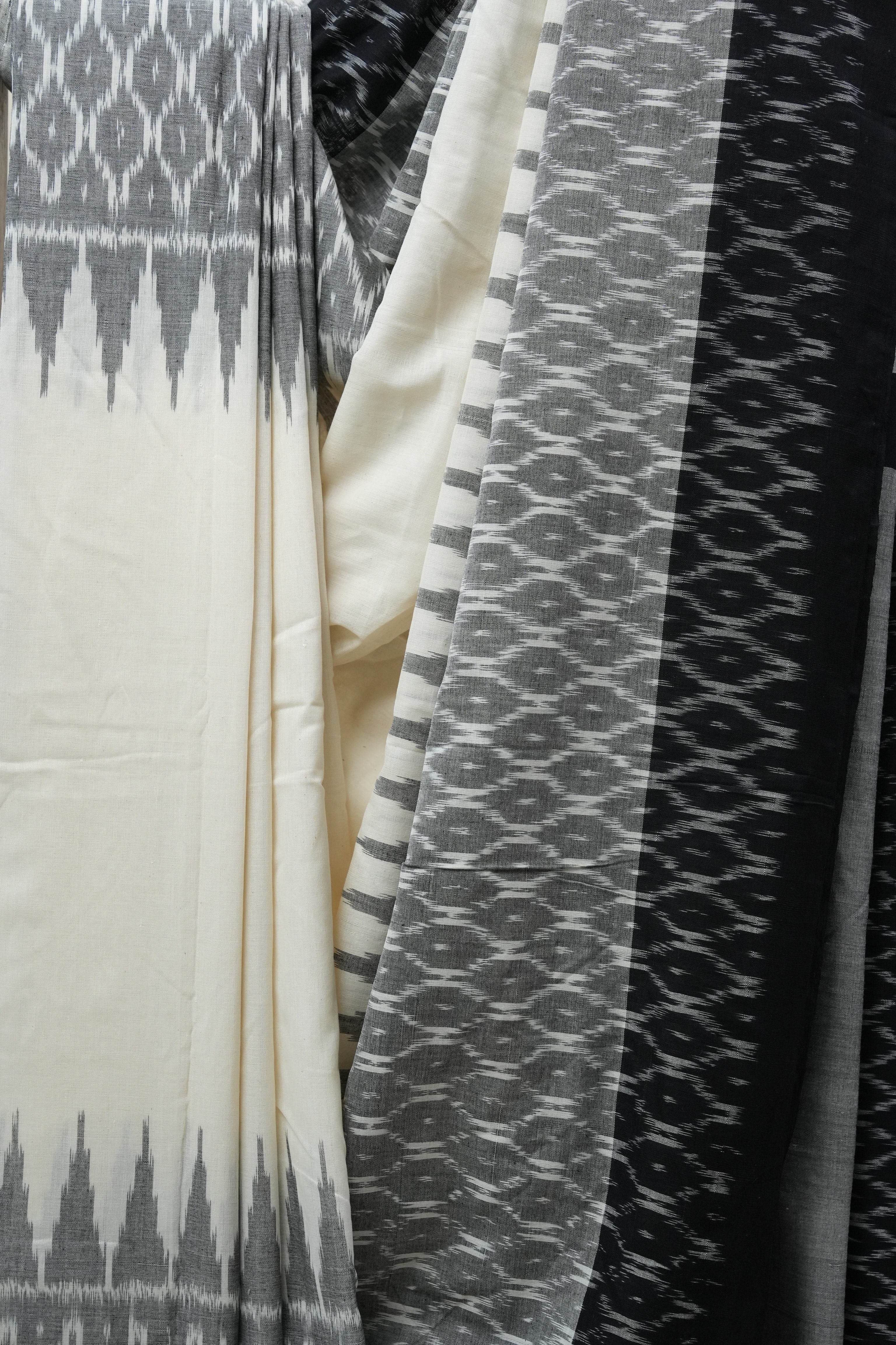 Off White Pochampalli Cotton Ikat Saree - SROWPCIS515