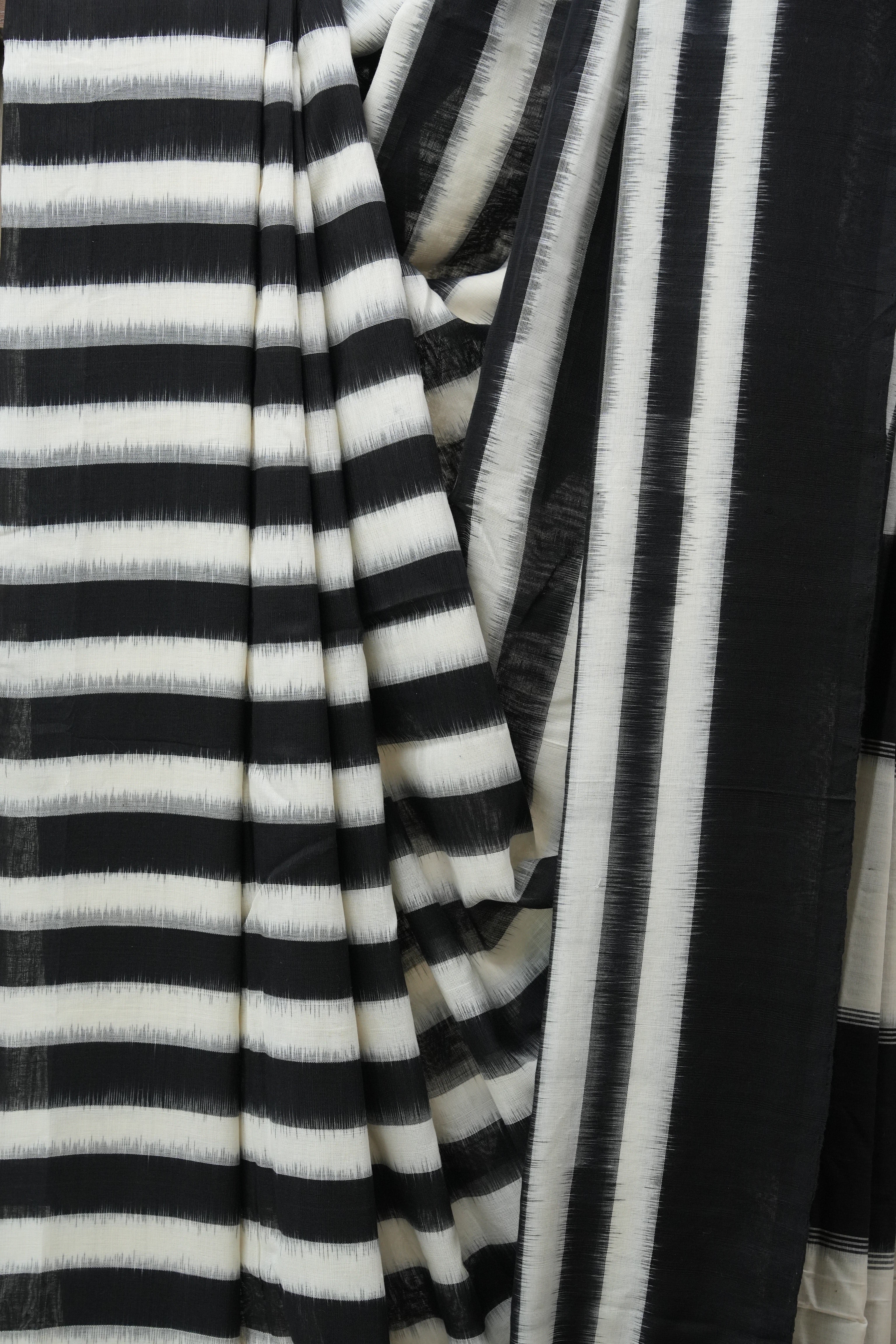 Black-White Pochampalli Cotton Ikat Saree - SRBWPCIS486