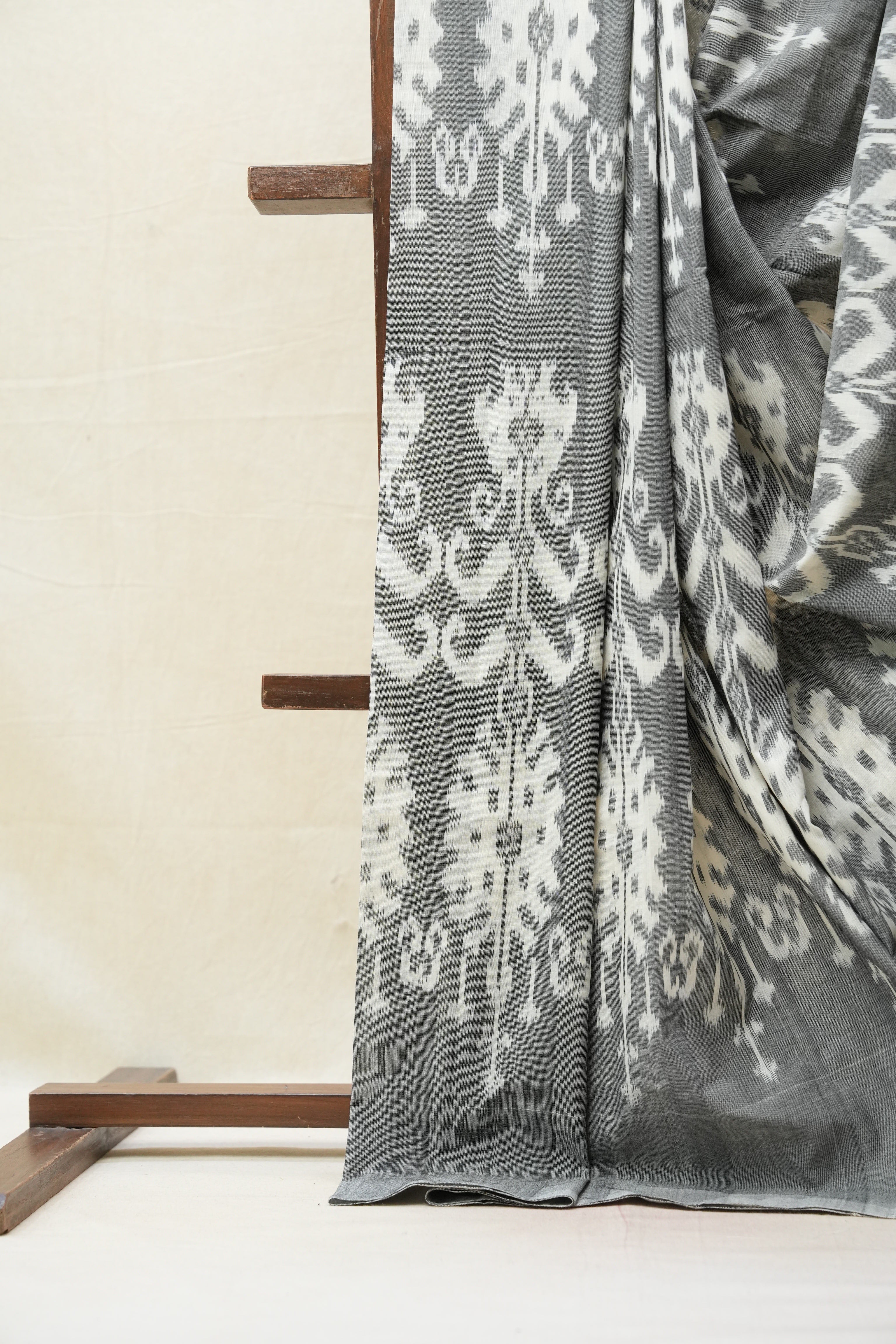 Grey Pochampalli Cotton Ikat Saree - SRGPCIS483