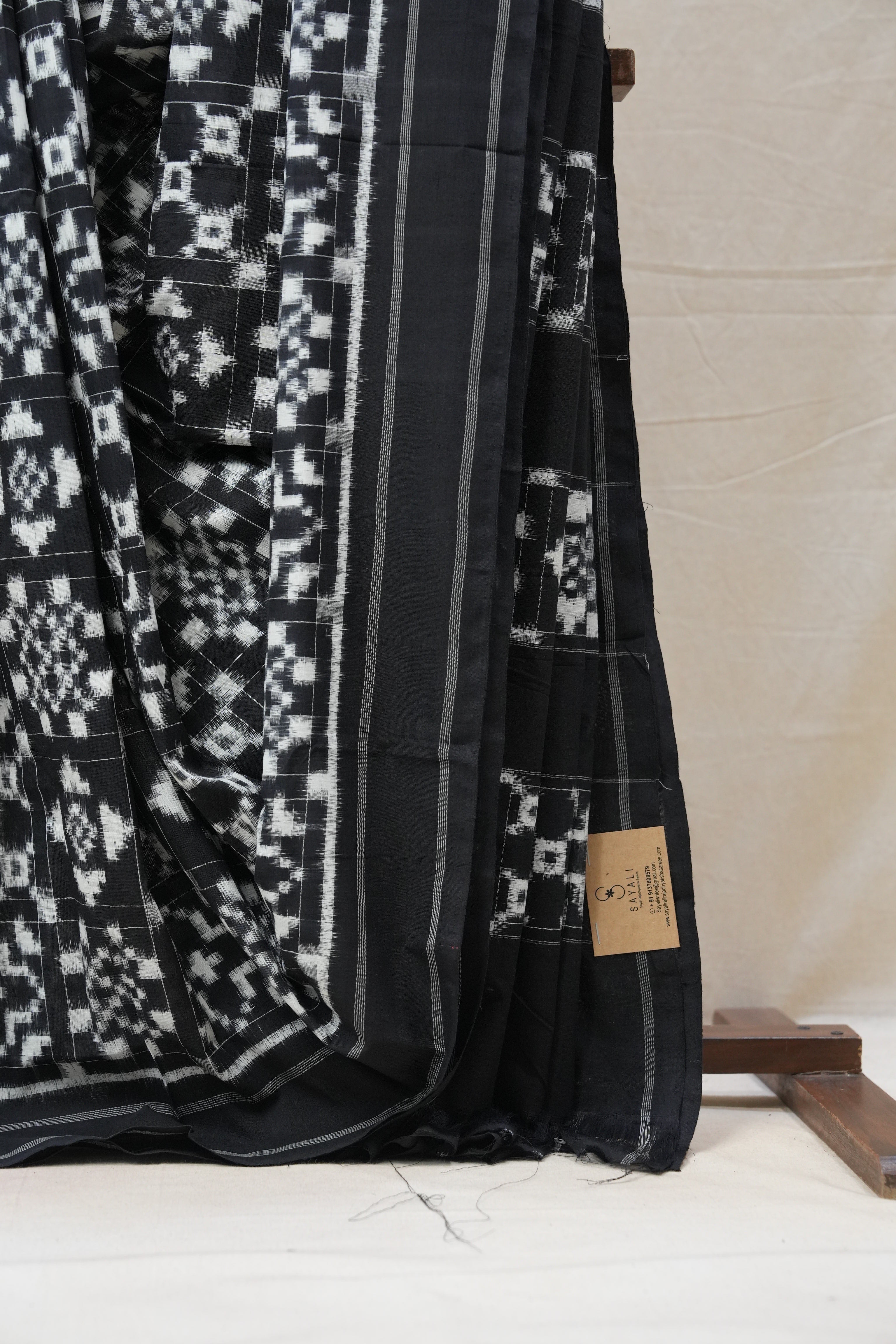 Black Pochampalli Cotton Ikat Saree - SRBPCIS480
