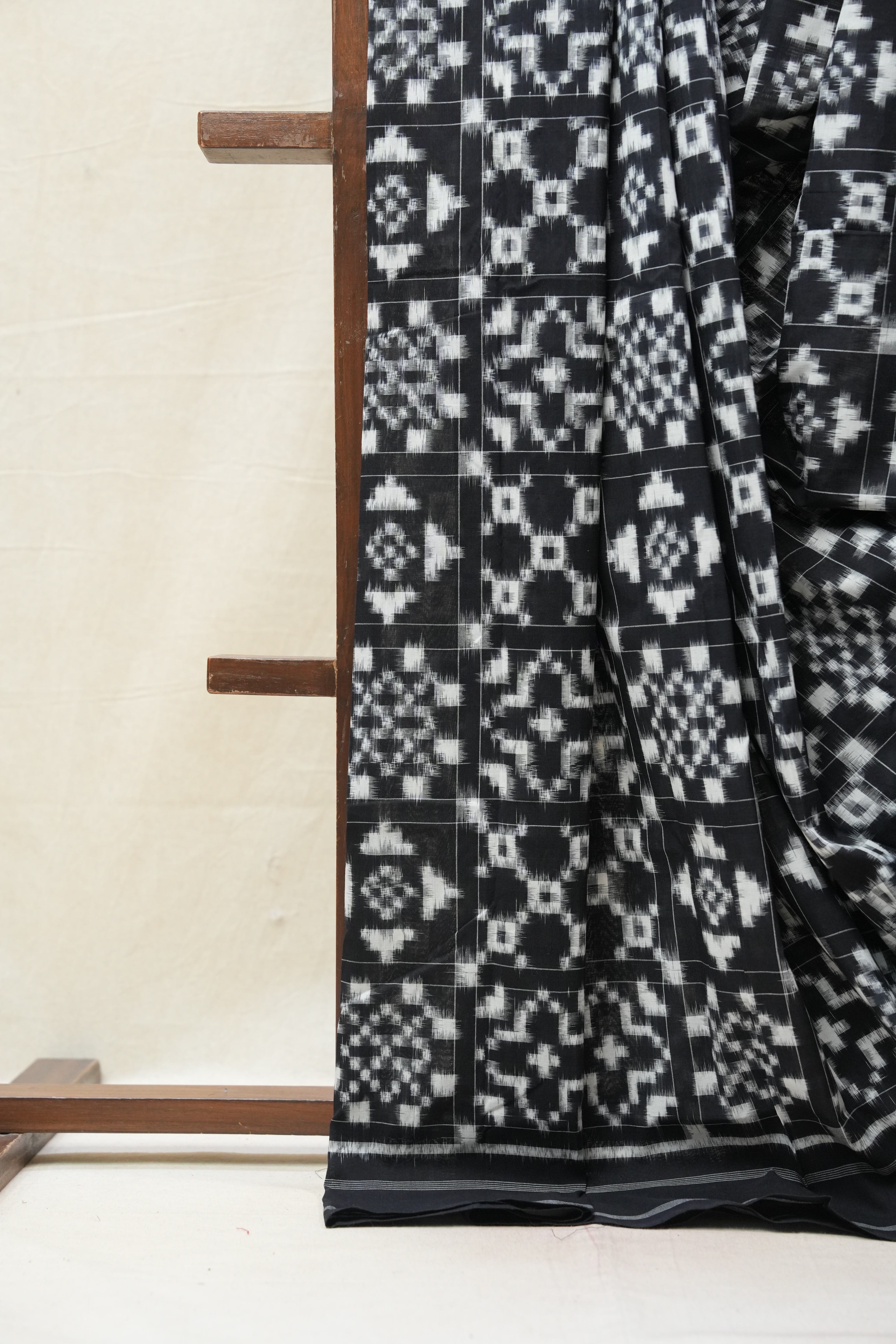 Black Pochampalli Cotton Ikat Saree - SRBPCIS480