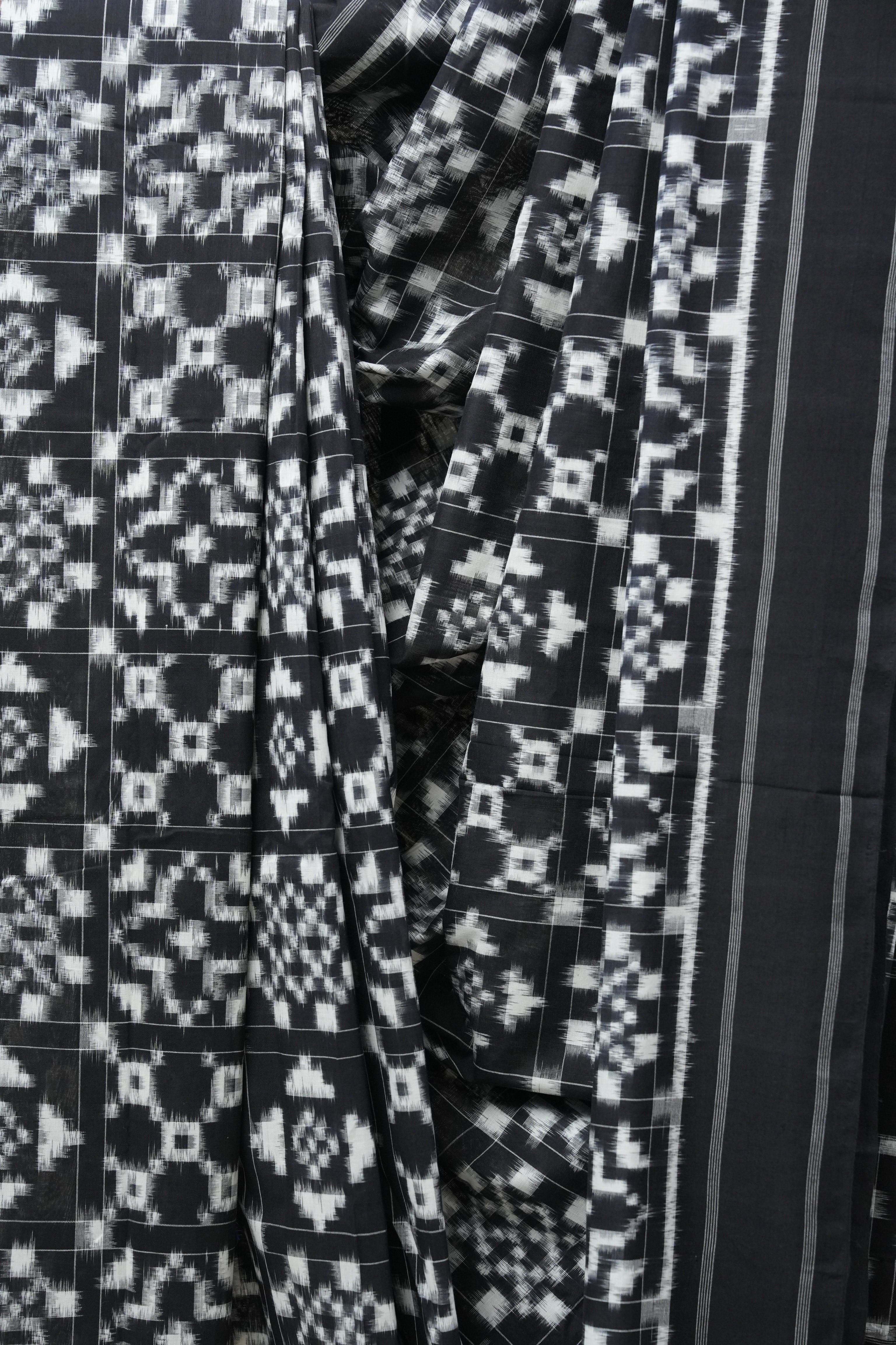 Black Pochampalli Cotton Ikat Saree - SRBPCIS480