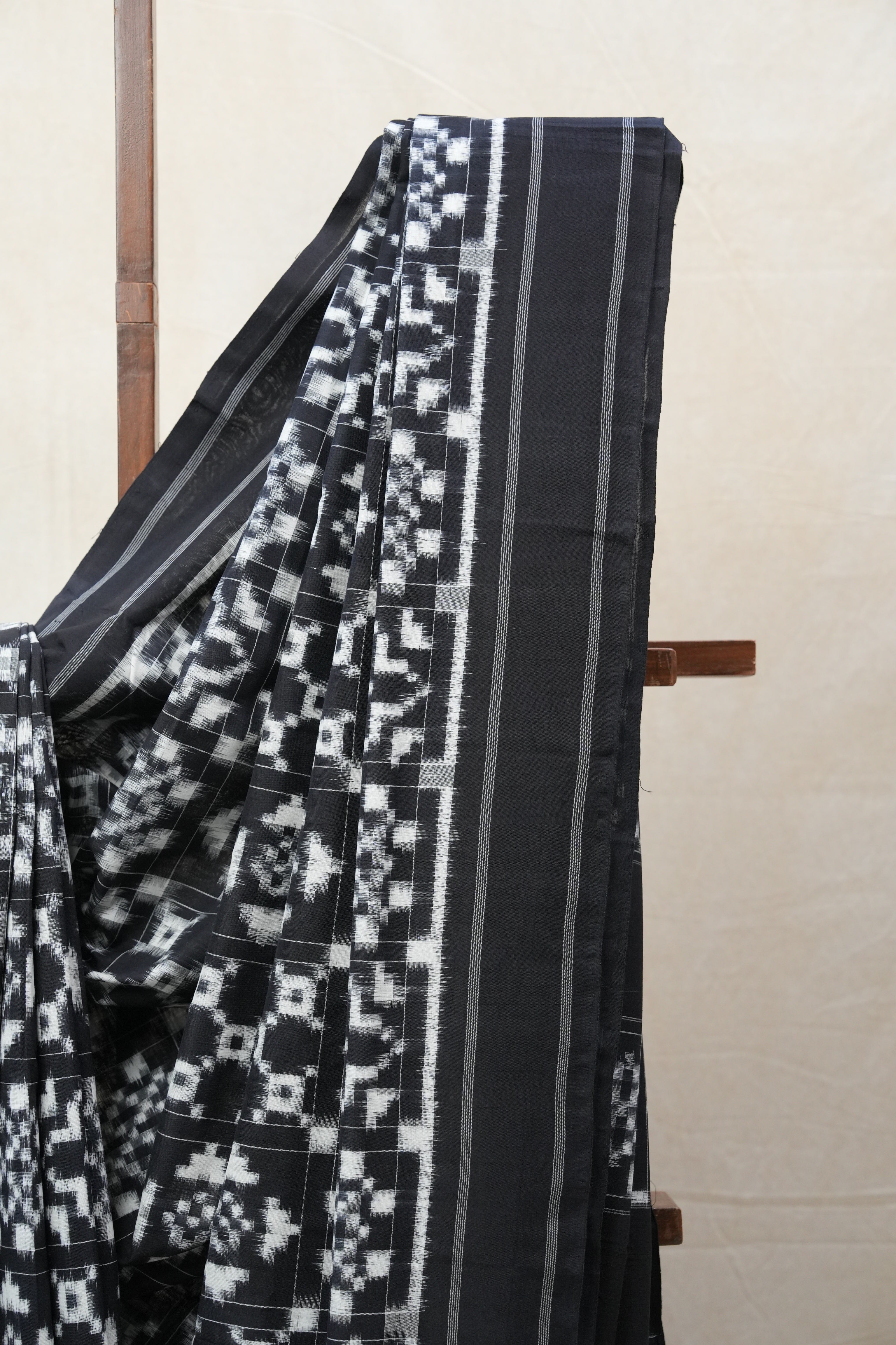 Black Pochampalli Cotton Ikat Saree - SRBPCIS480