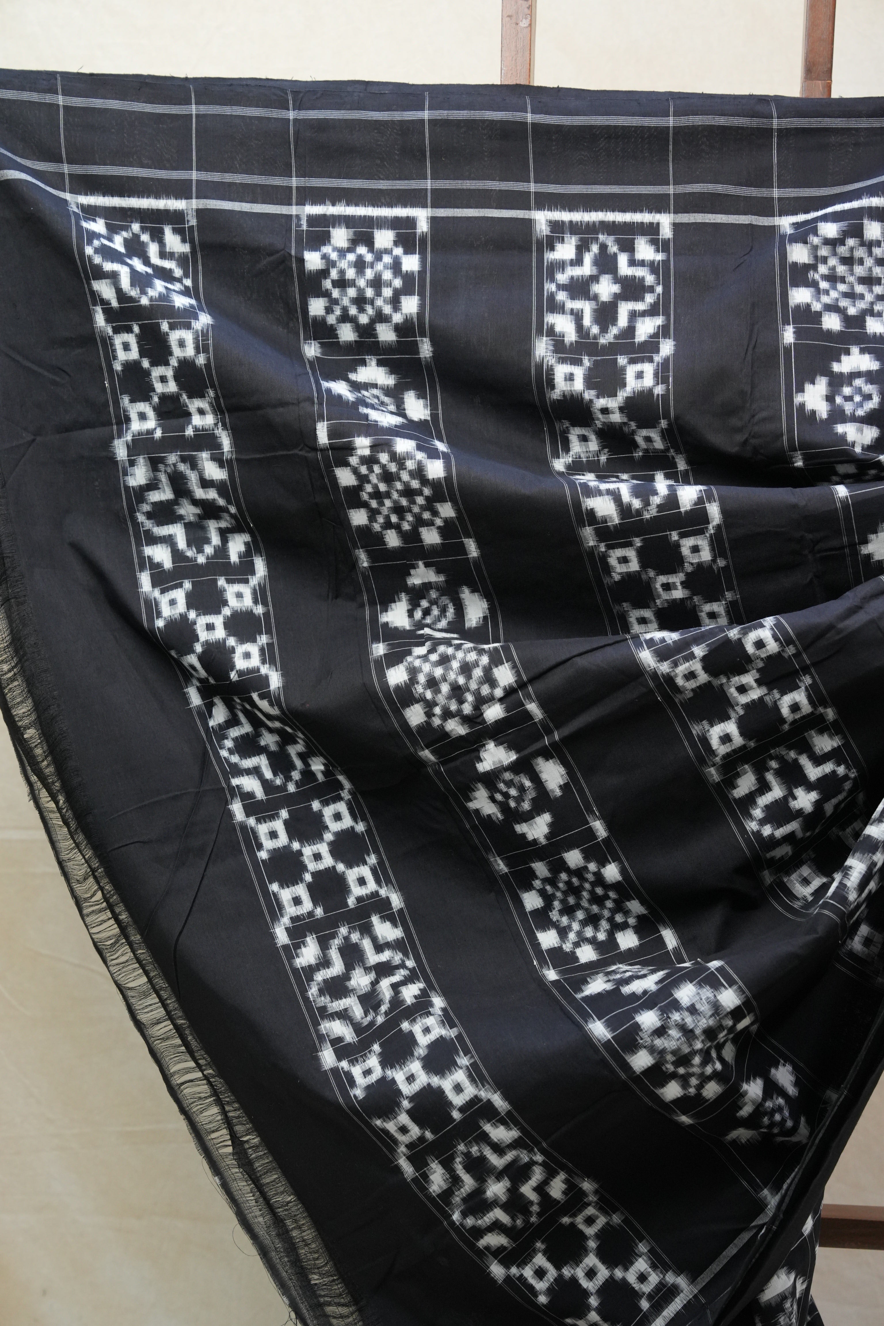 Black Pochampalli Cotton Ikat Saree - SRBPCIS480
