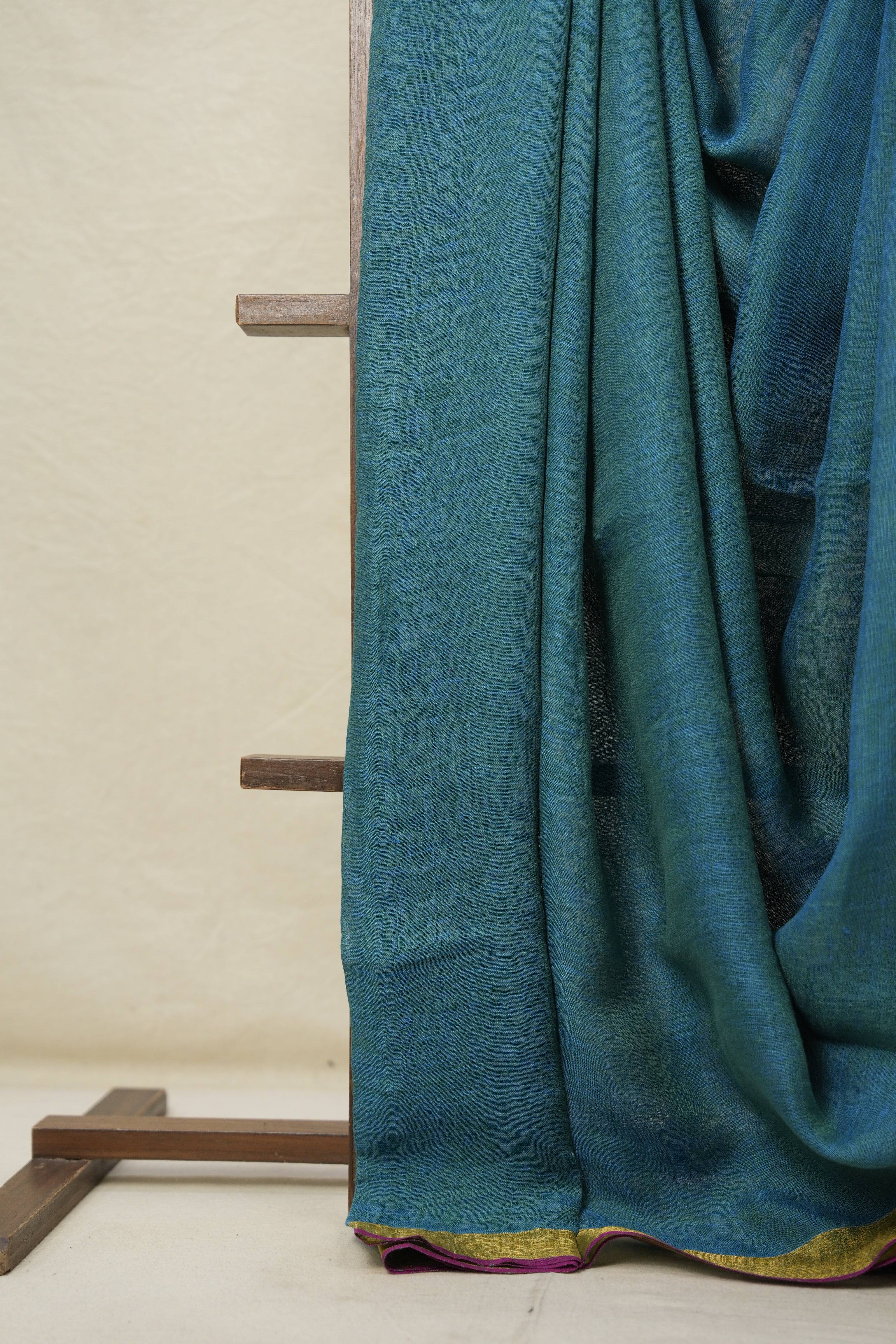 Peacock Green Plain Linen Saree With Pink Tassels - SRPGPLS341