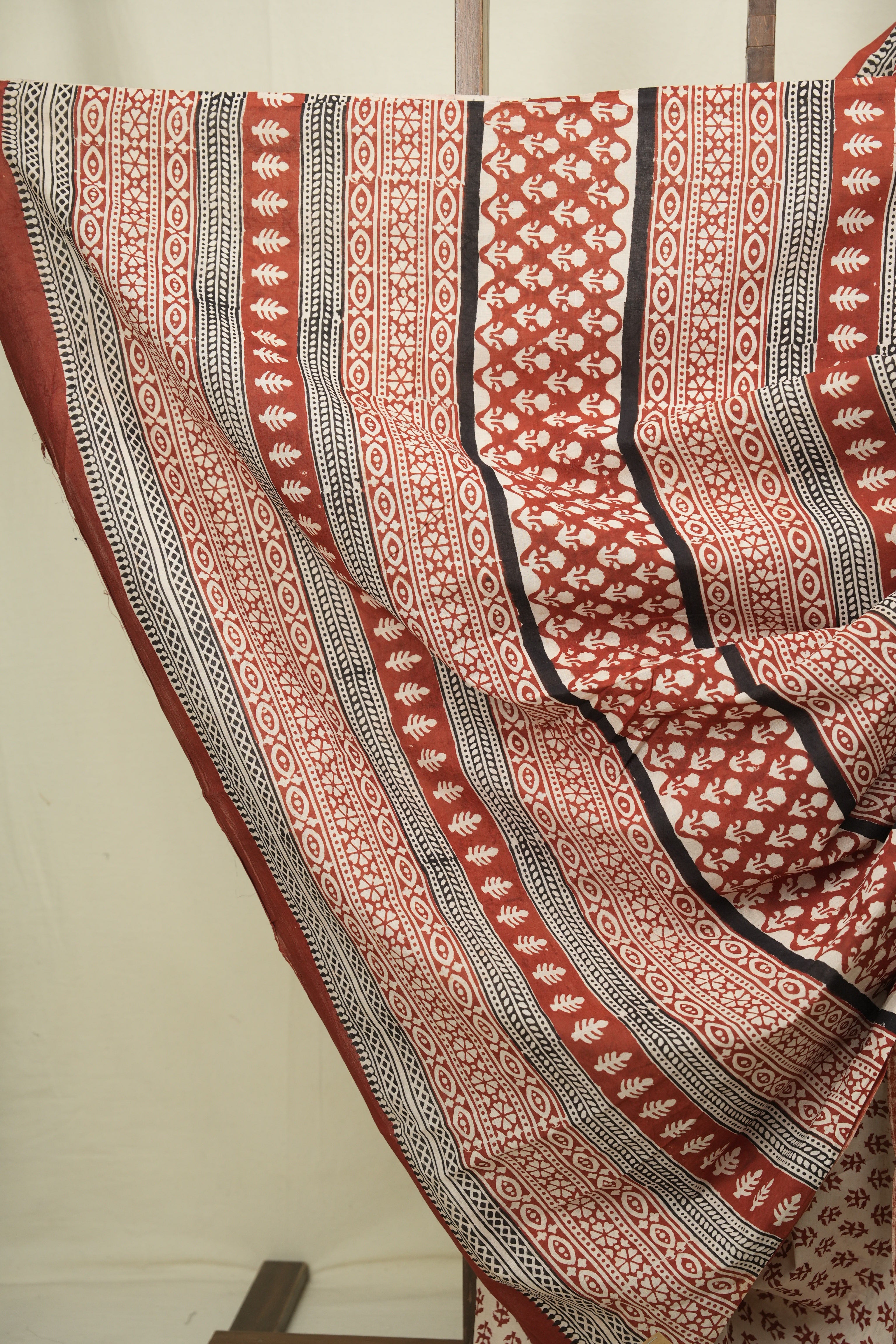 Cream HBP Cotton Saree - SRCCS3689