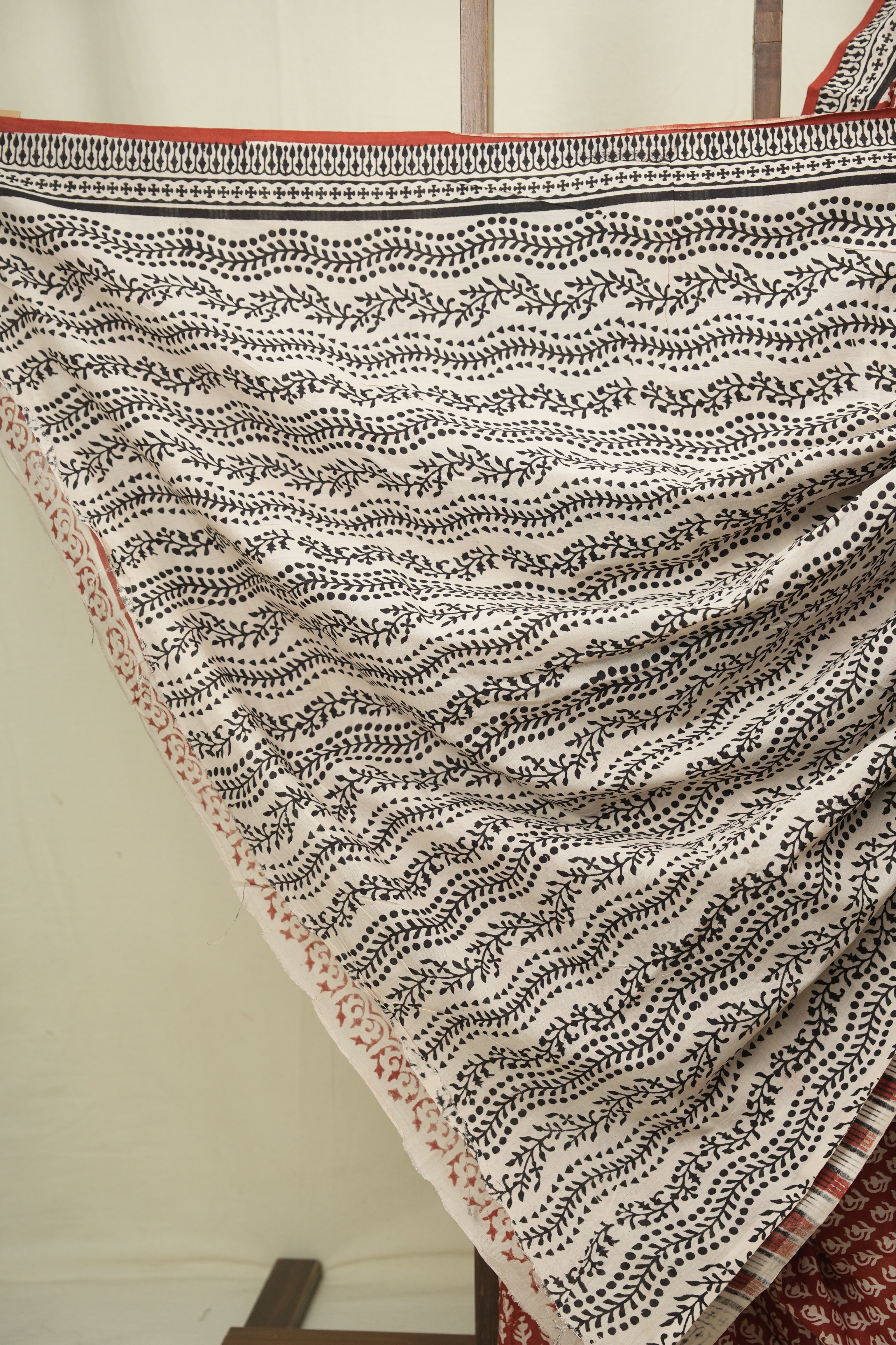 Red HBP Cotton Saree - SRRCS3685