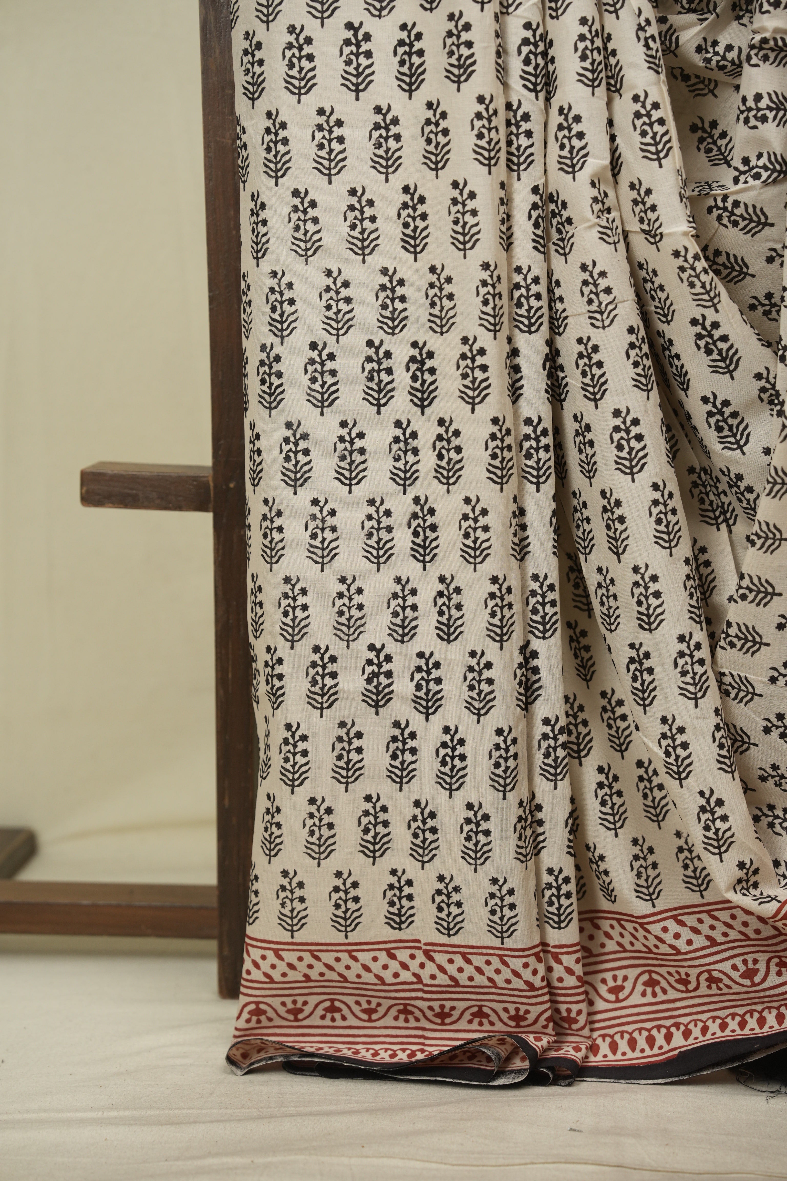 Cream HBP Cotton Saree - SRCCS3673
