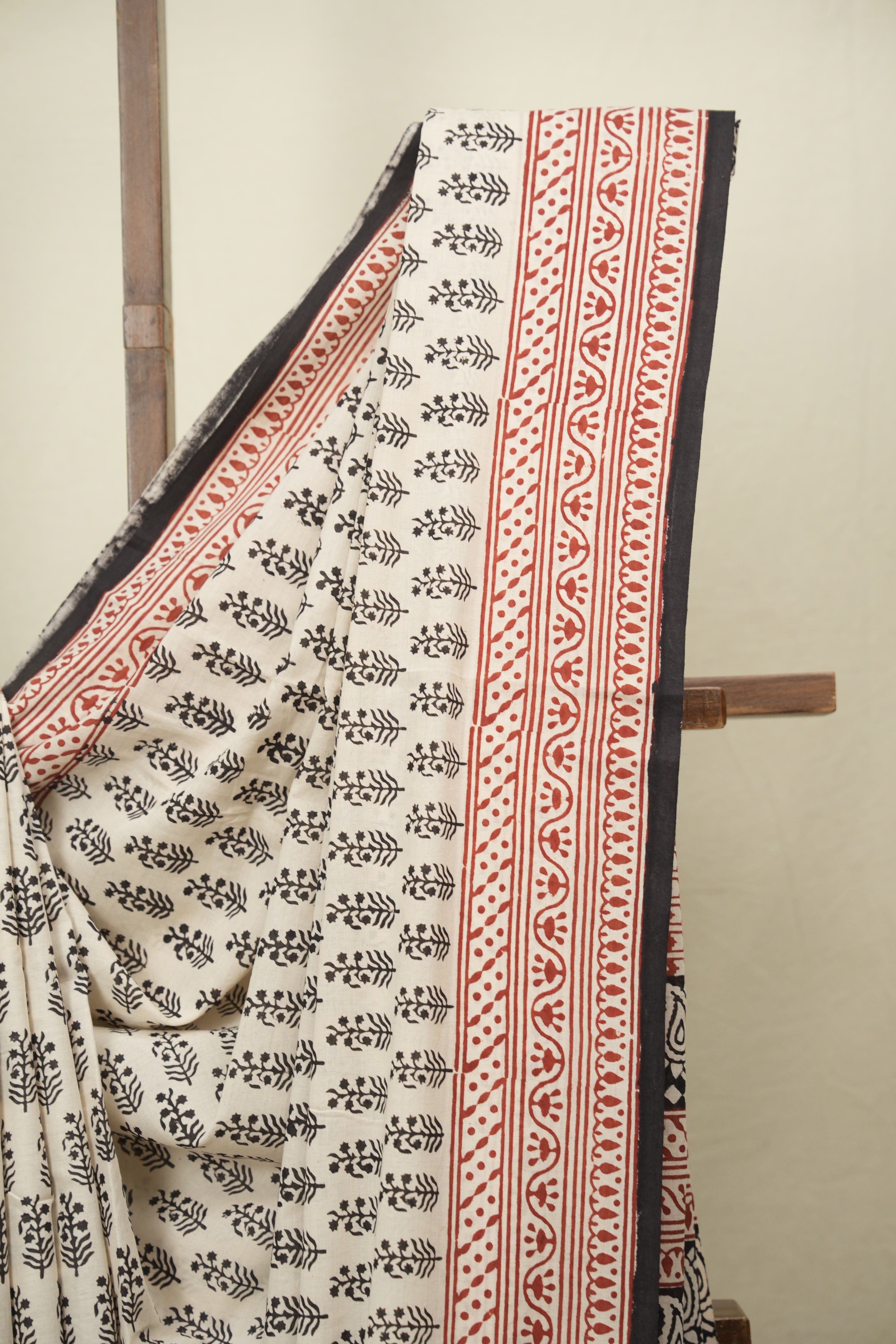 Cream HBP Cotton Saree - SRCCS3673