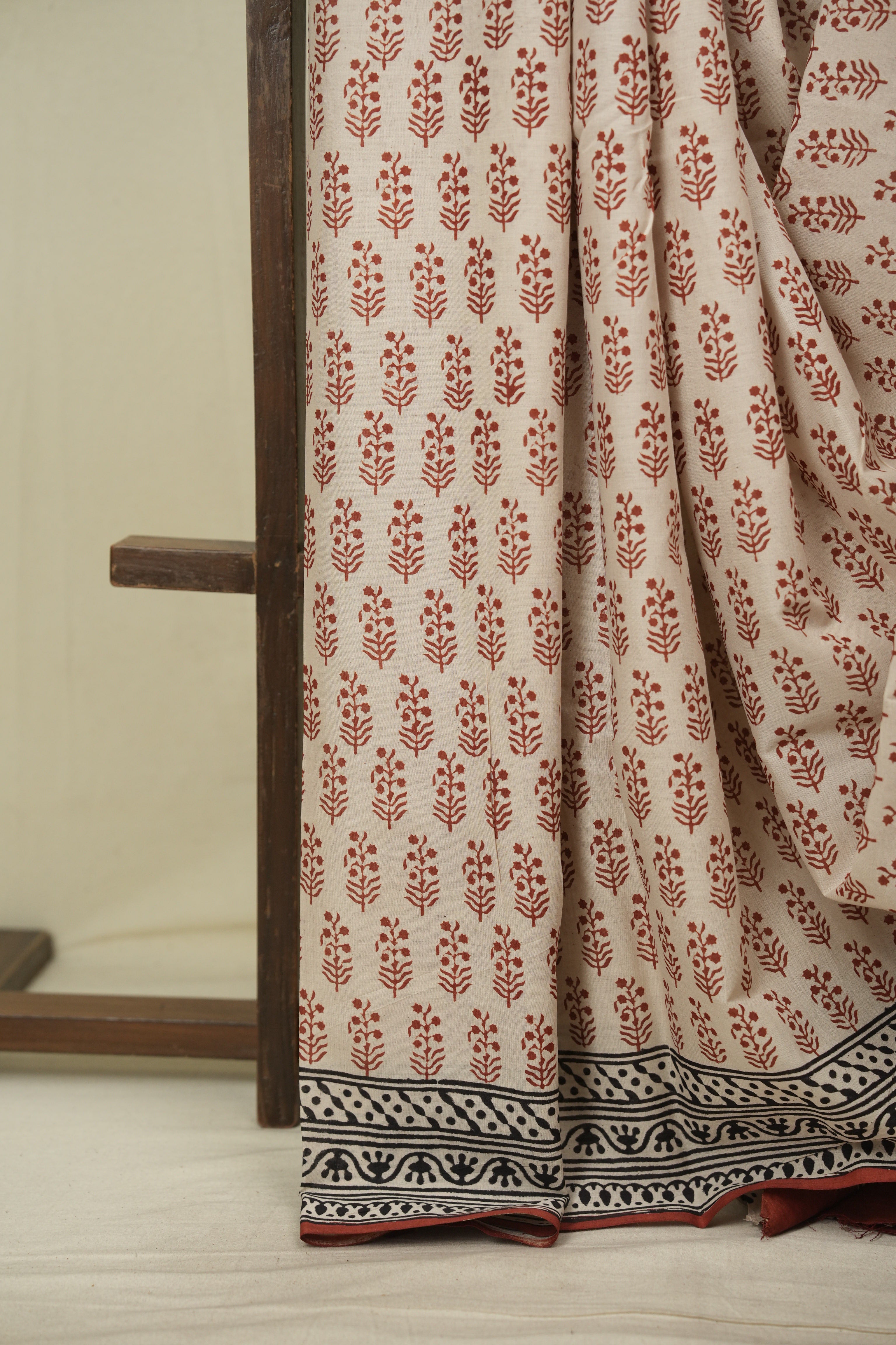 Cream HBP Cotton Saree - SRCCS3672