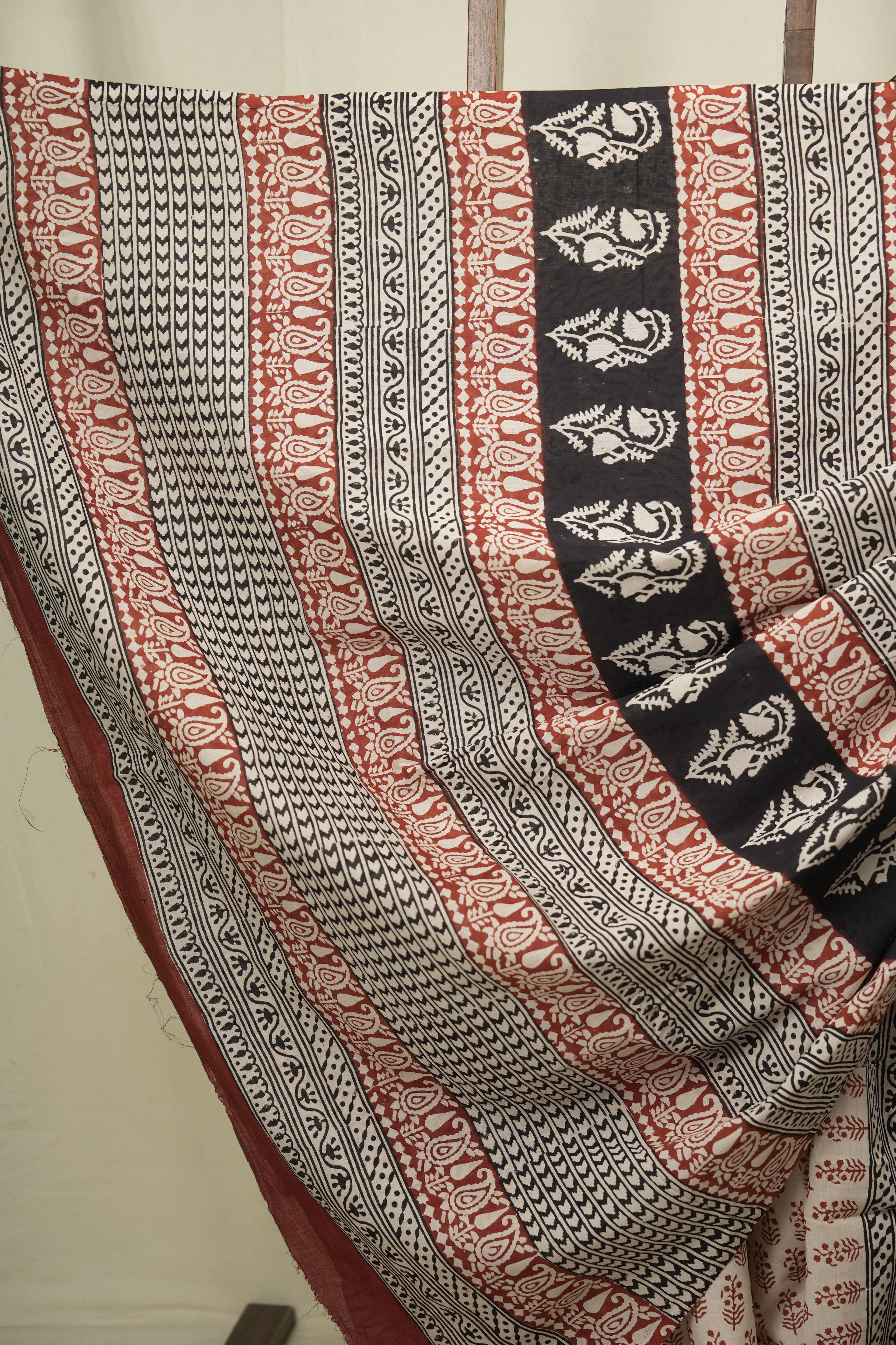 Cream HBP Cotton Saree - SRCCS3672