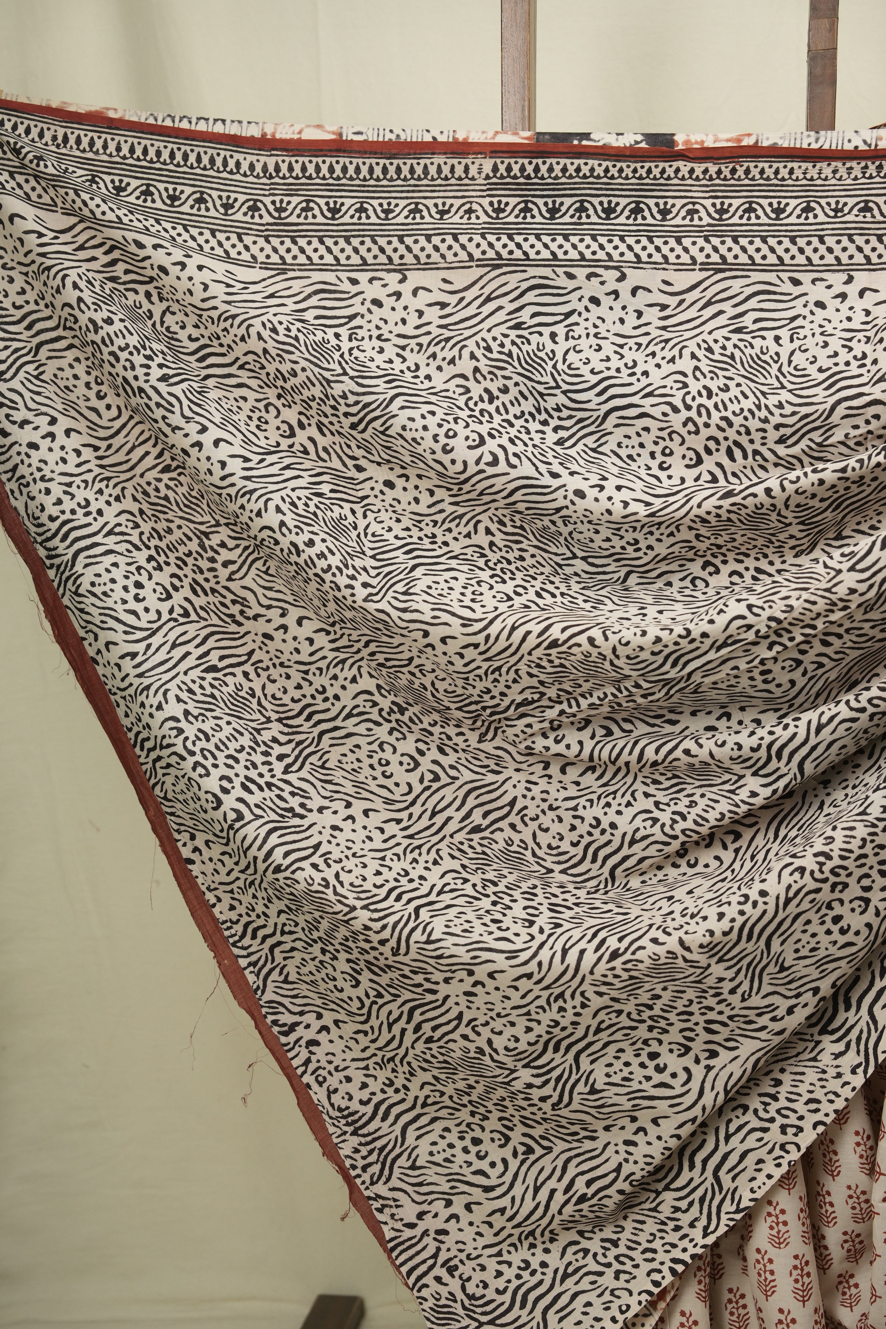 Cream HBP Cotton Saree - SRCCS3672