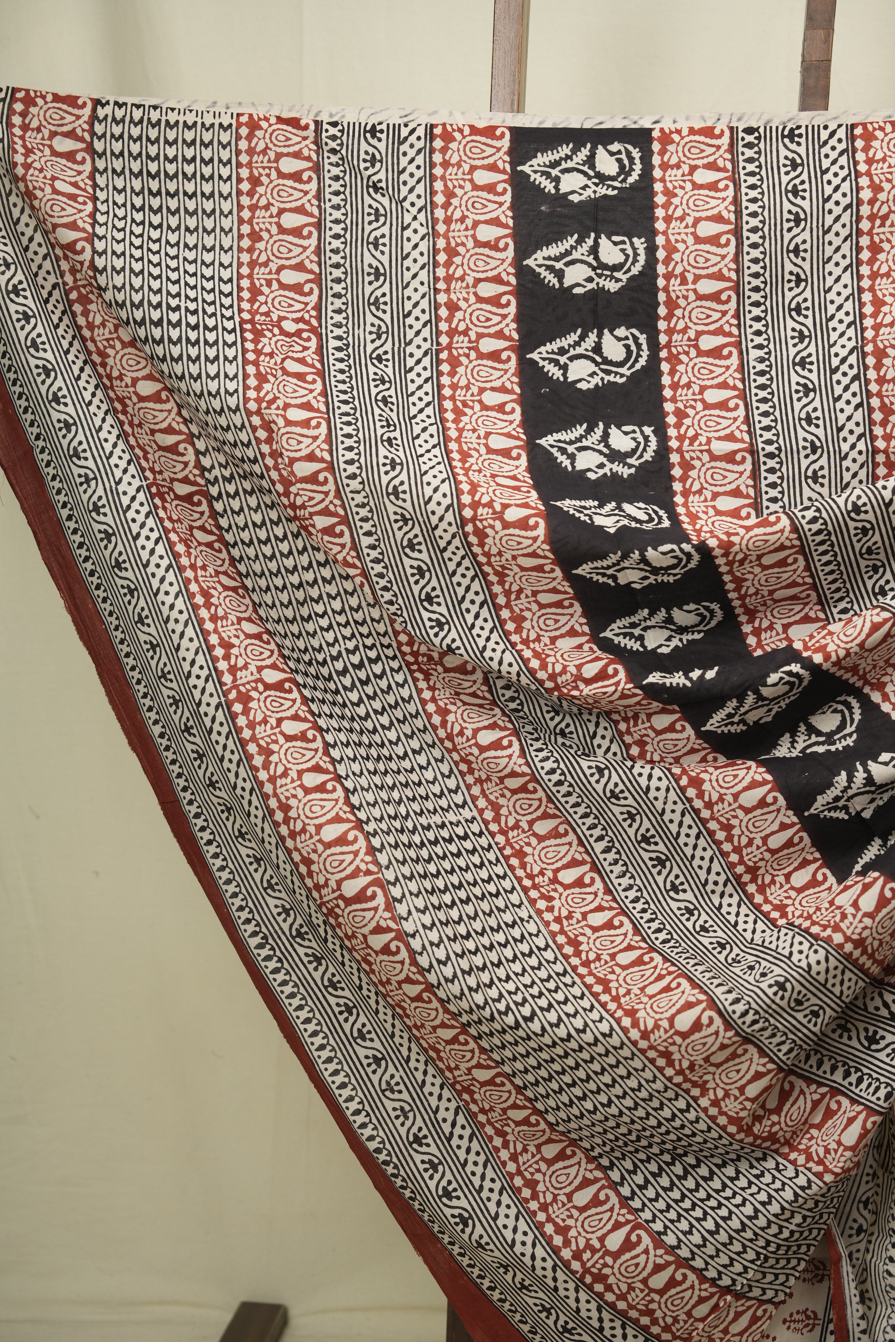Cream HBP Cotton Saree - SRCCS3670