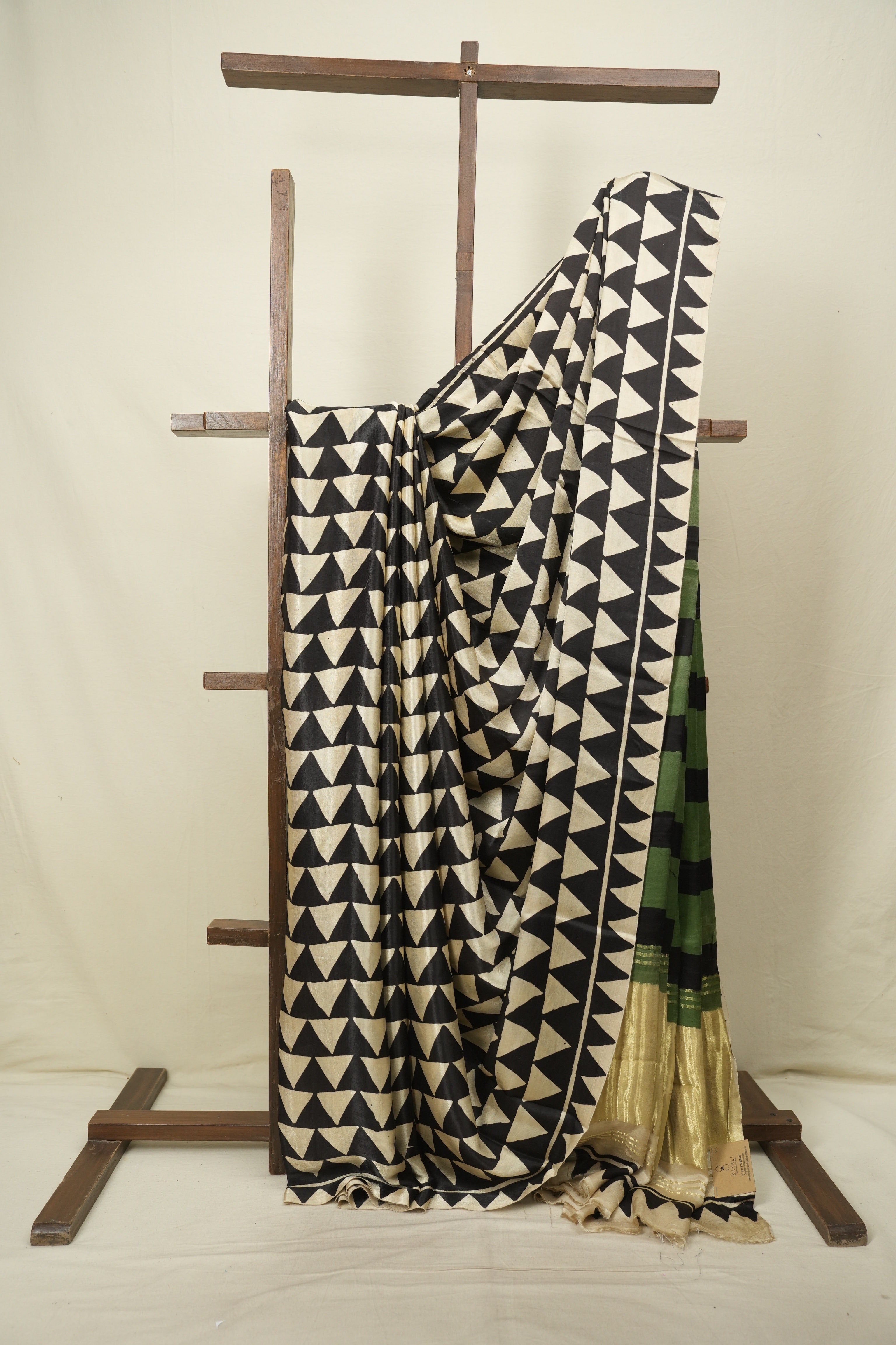 Black HBP Modal Silk Saree - SRBMSS720