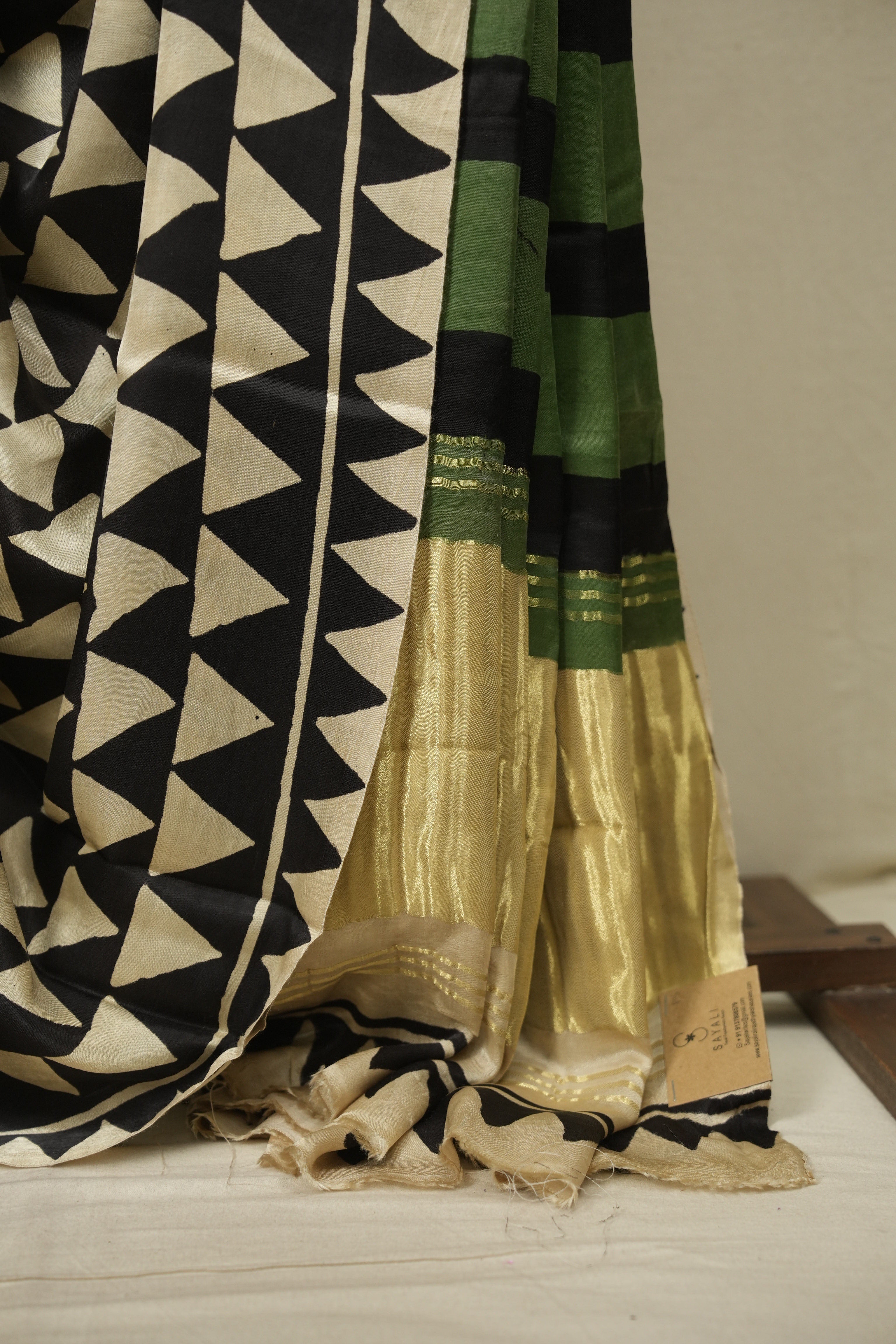 Black HBP Modal Silk Saree - SRBMSS720