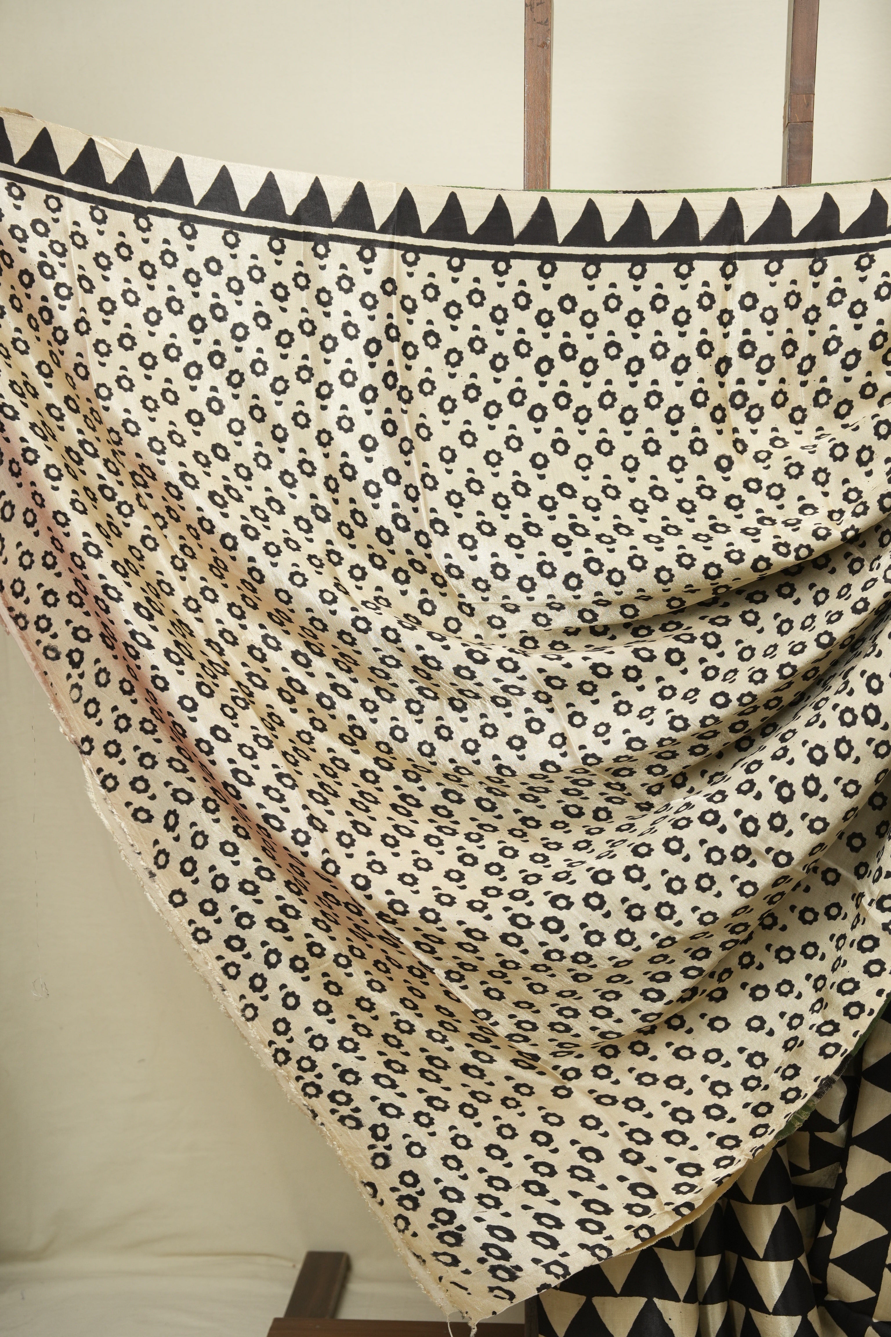 Black HBP Modal Silk Saree - SRBMSS720