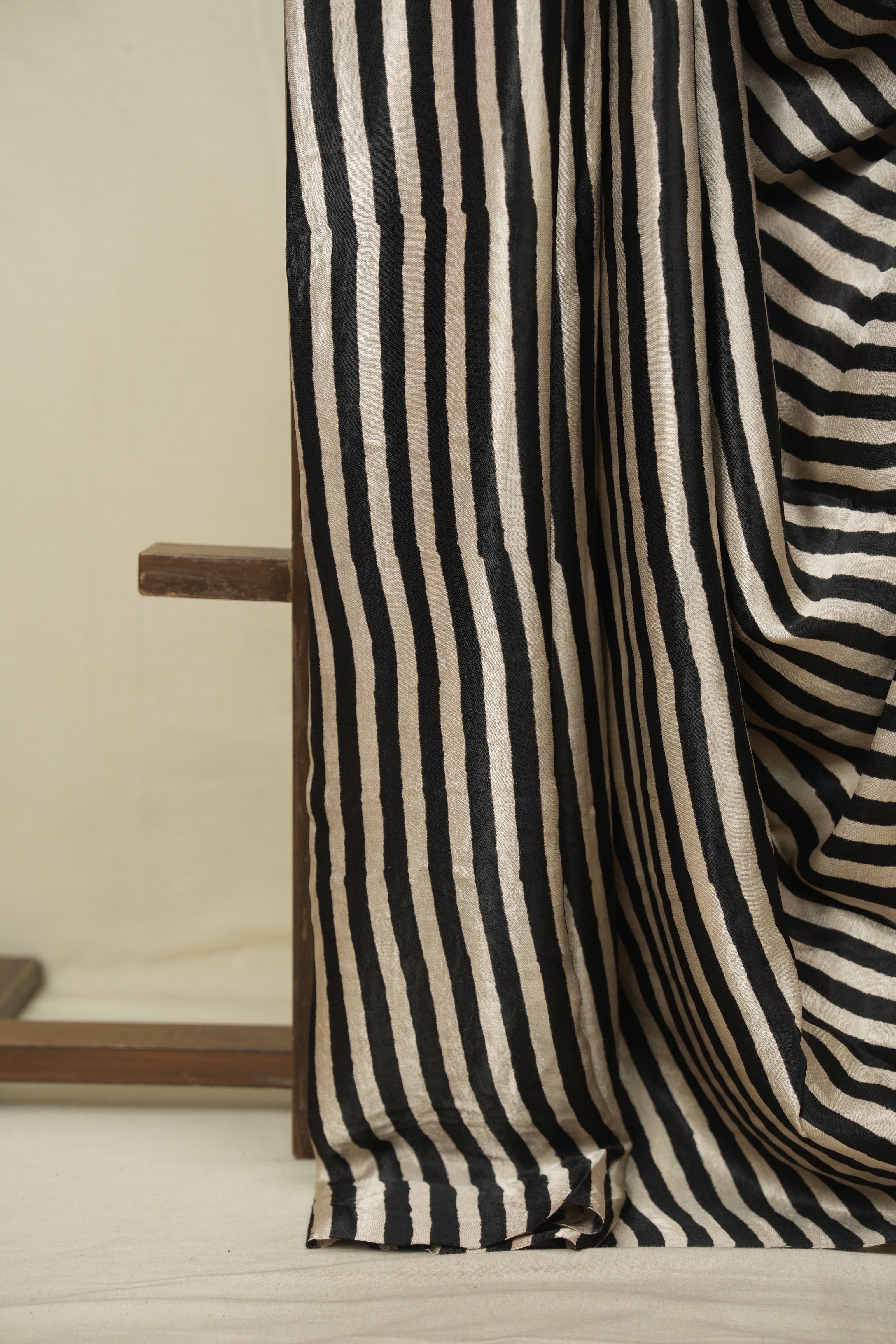 Black HBP Modal Silk Saree - SRBMSS718