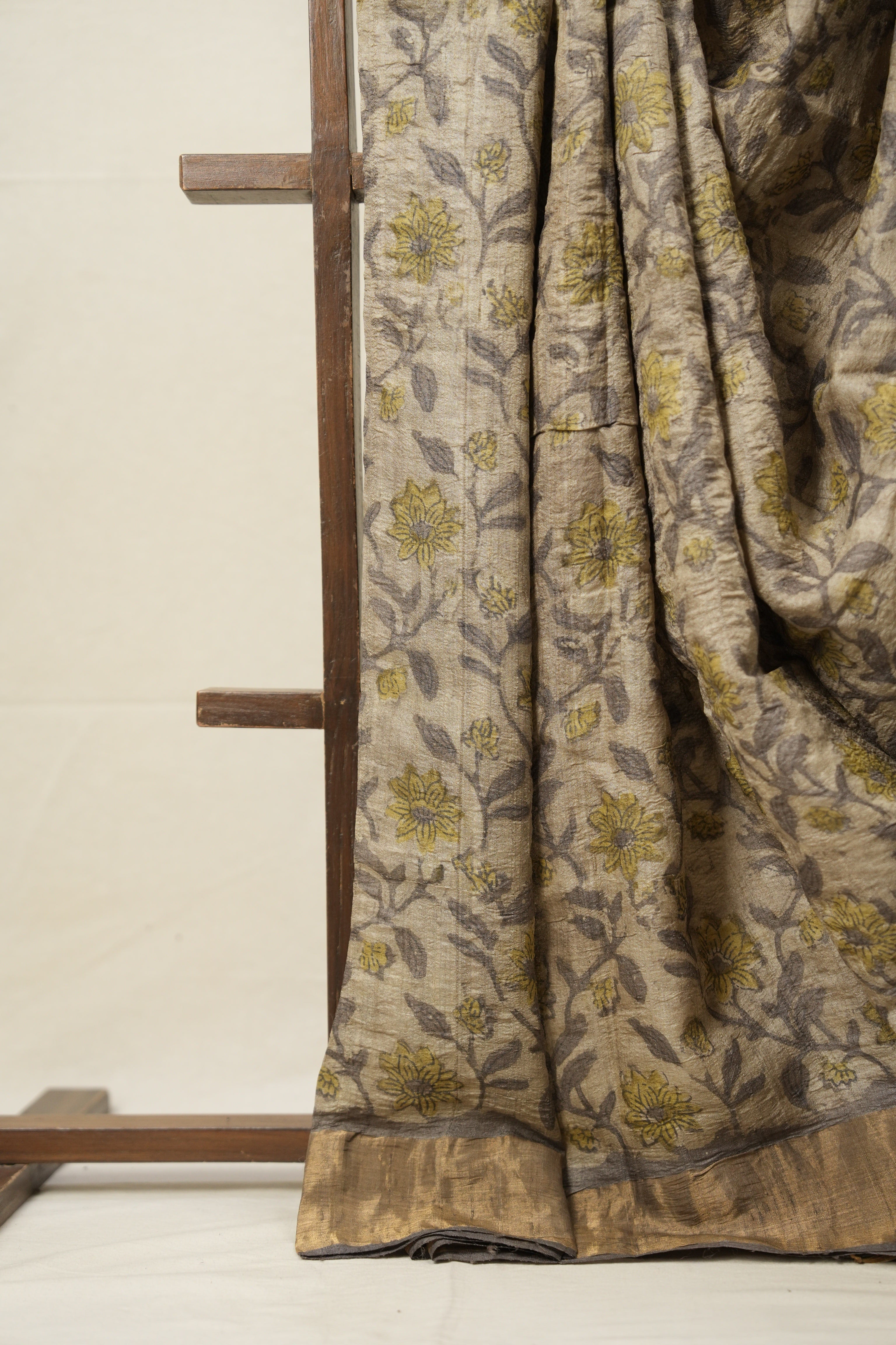 Cream HBP Tussar Silk Saree - SRCHTSS745