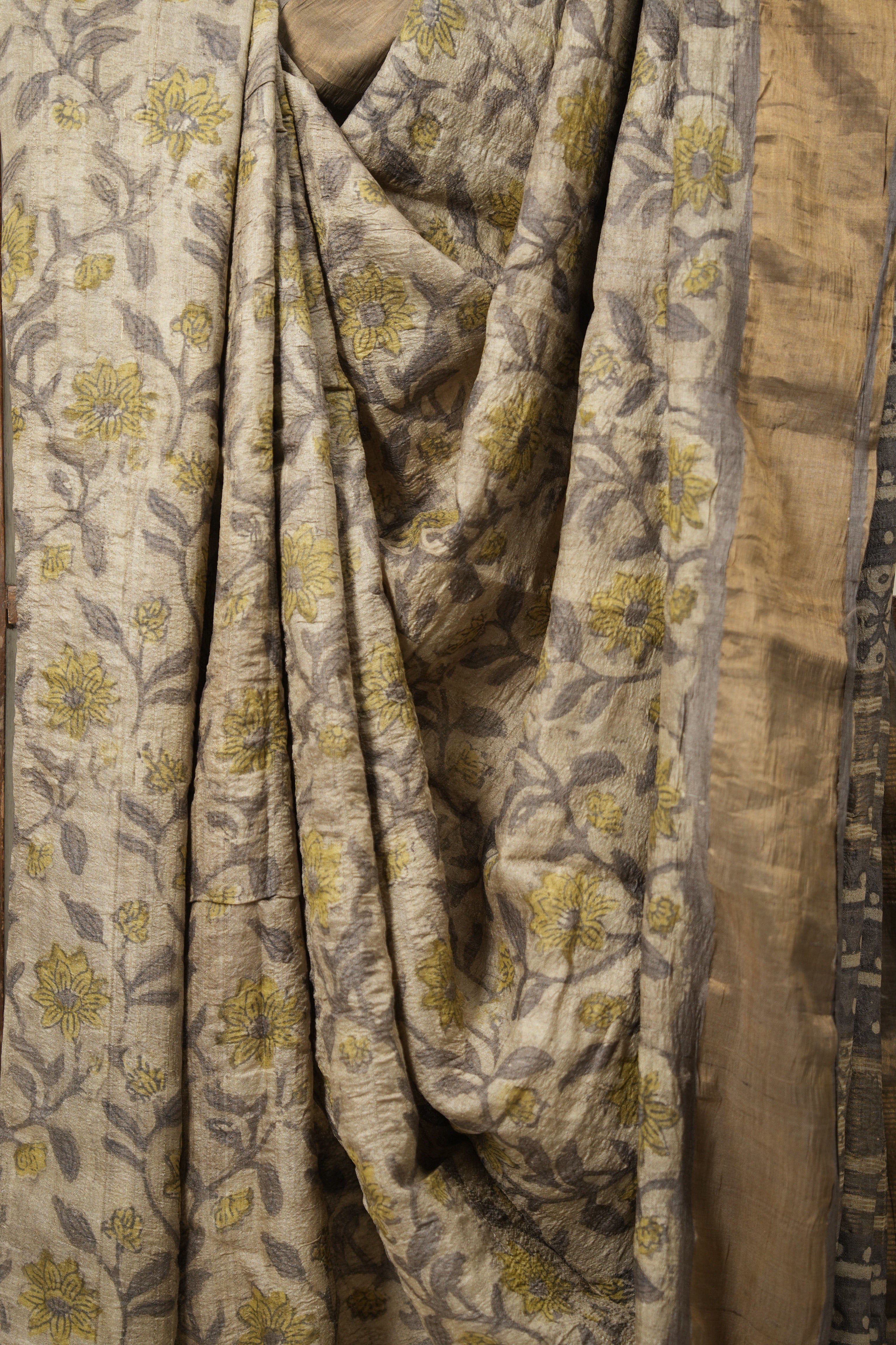 Cream HBP Tussar Silk Saree - SRCHTSS745