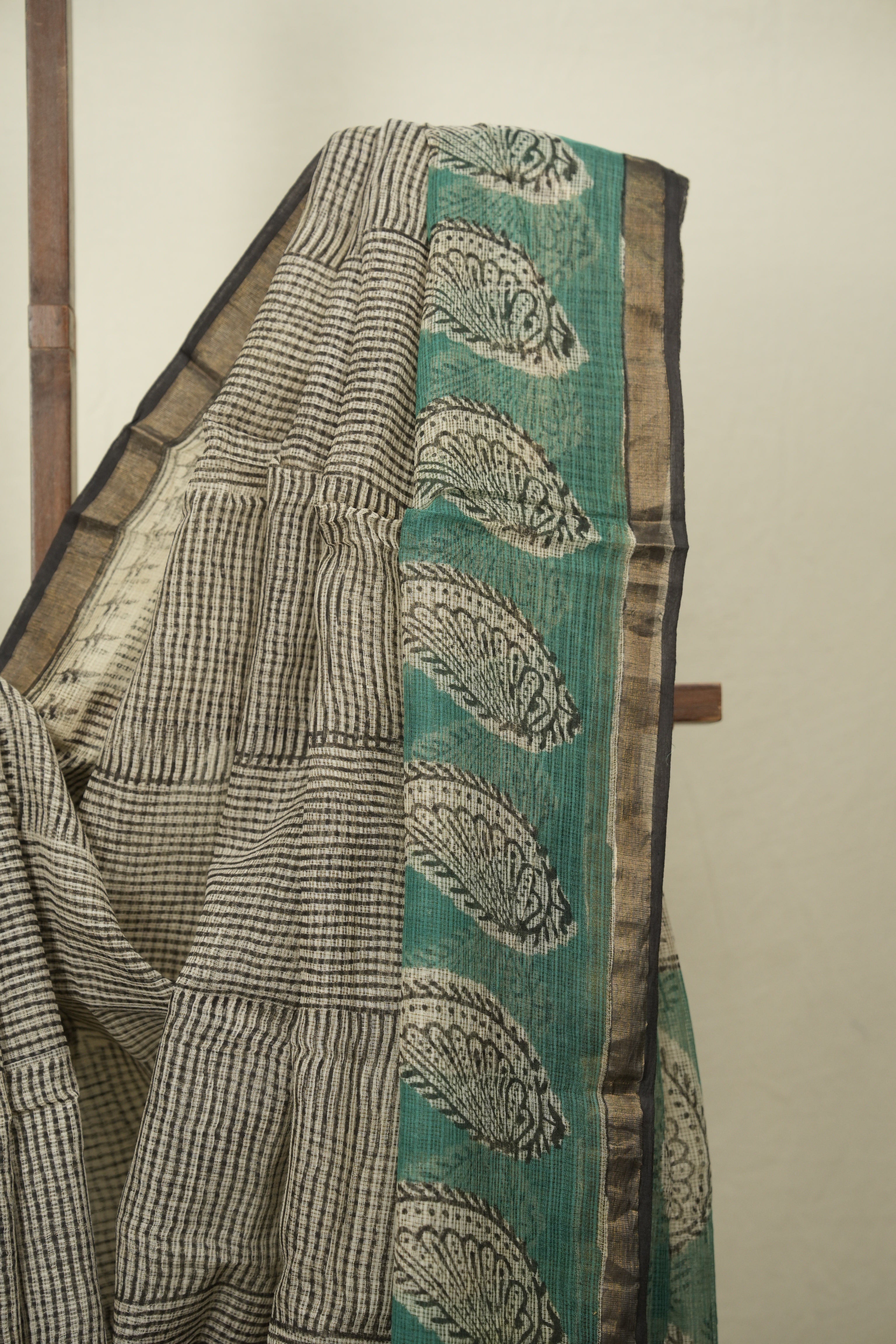 Off-White Kota Doria Saree - SROWKDS283