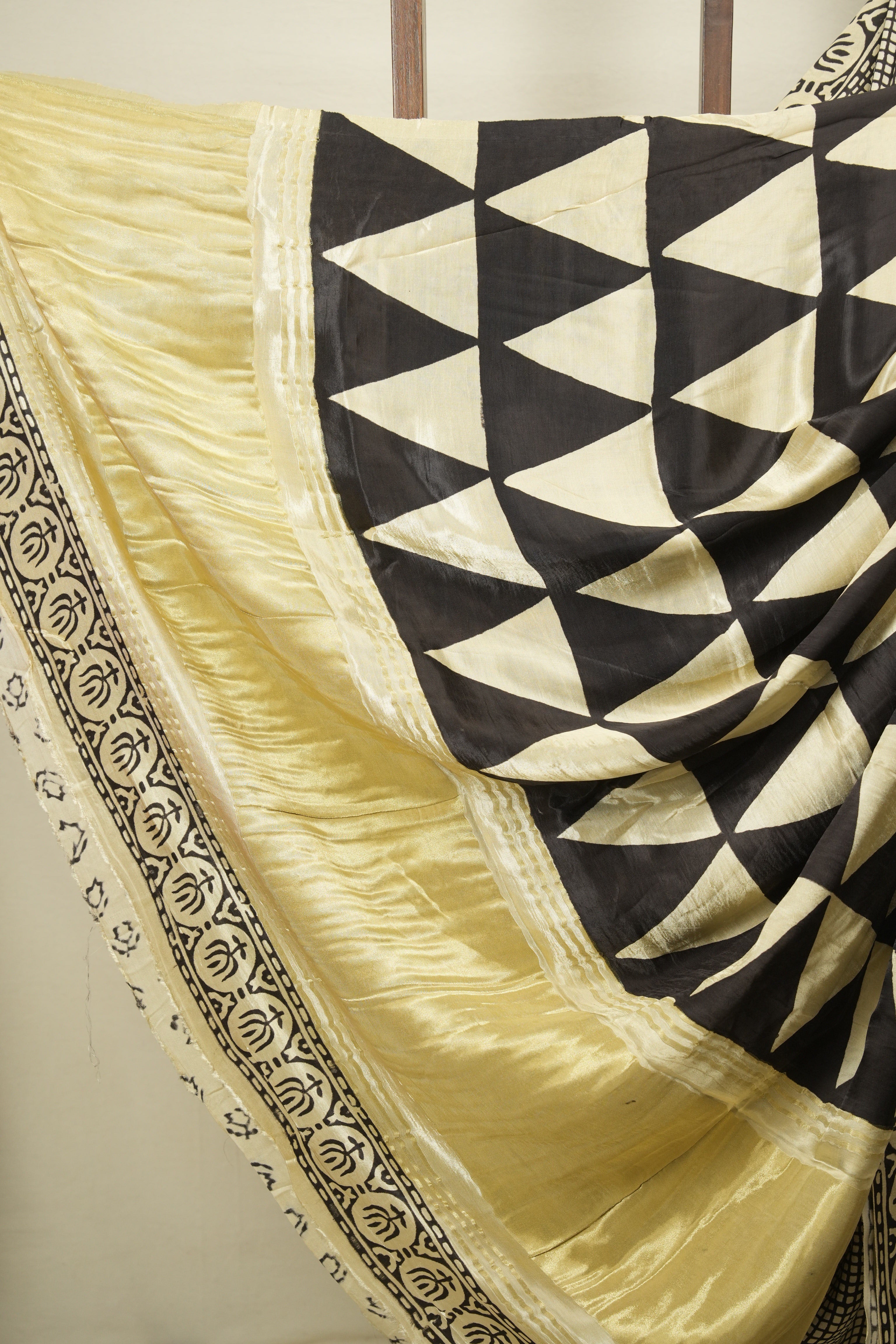 Black HBP Modal Silk Saree - SRBMSS715