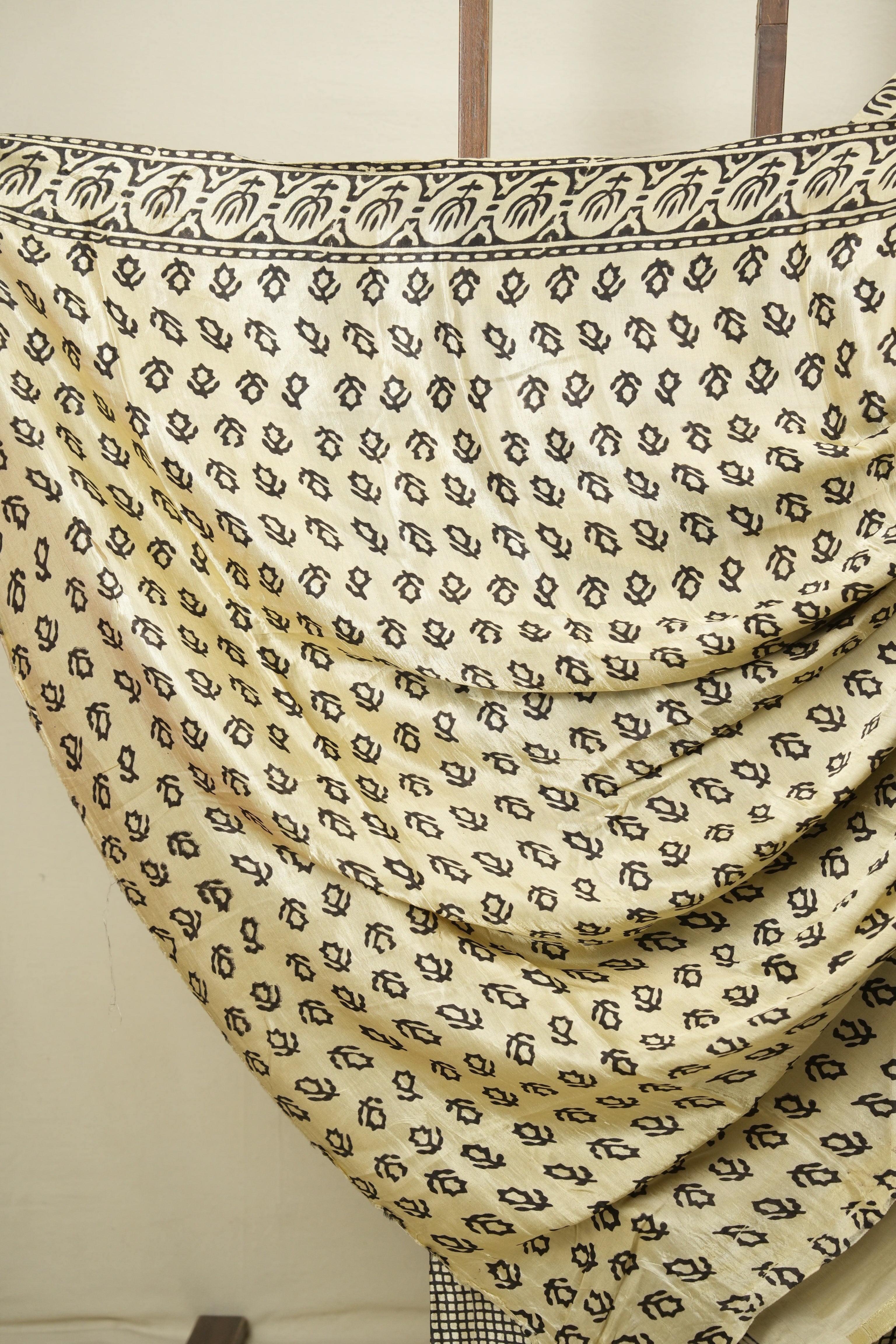 Black HBP Modal Silk Saree - SRBMSS715