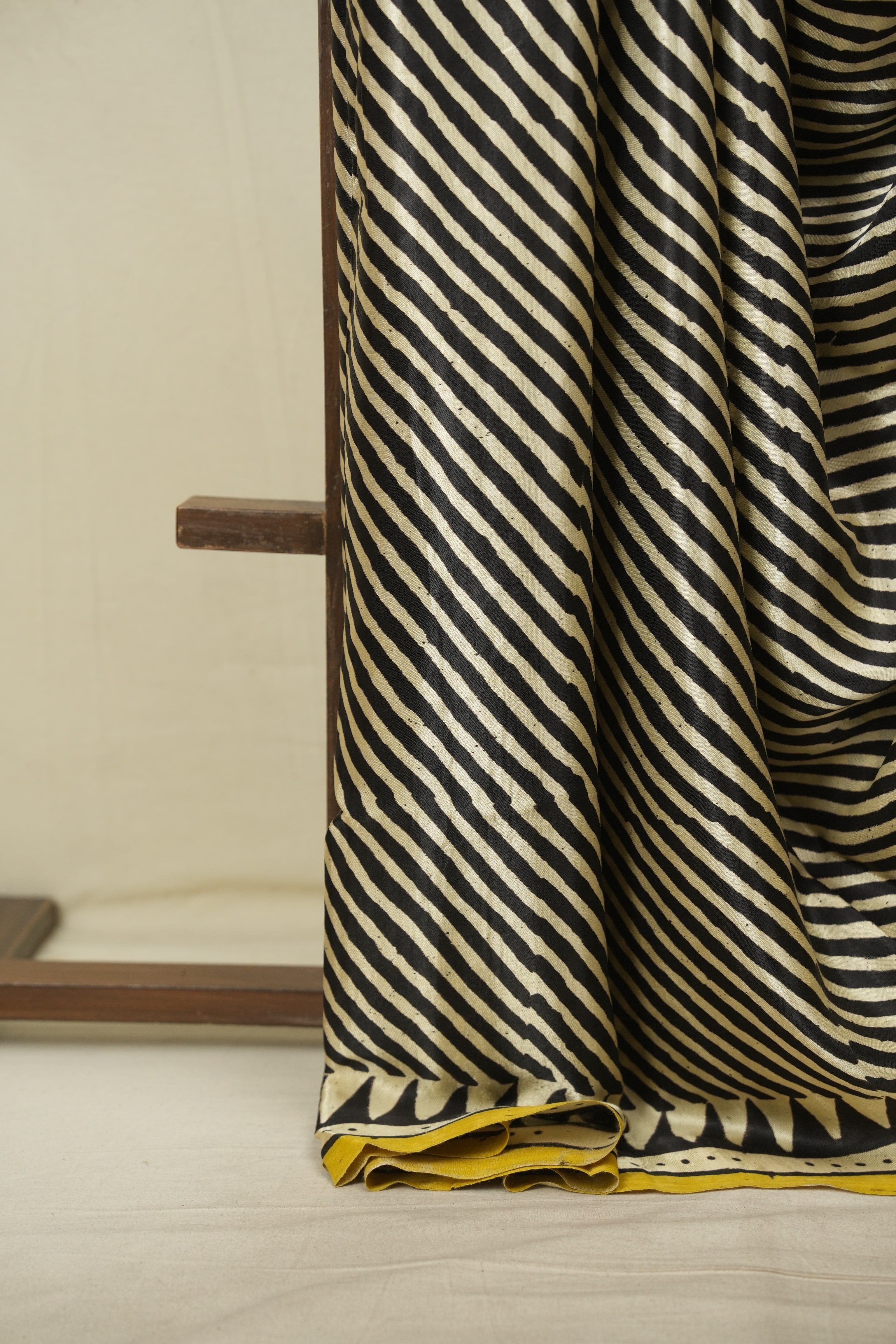 Black HBP Modal Silk Saree - SRBMSS717