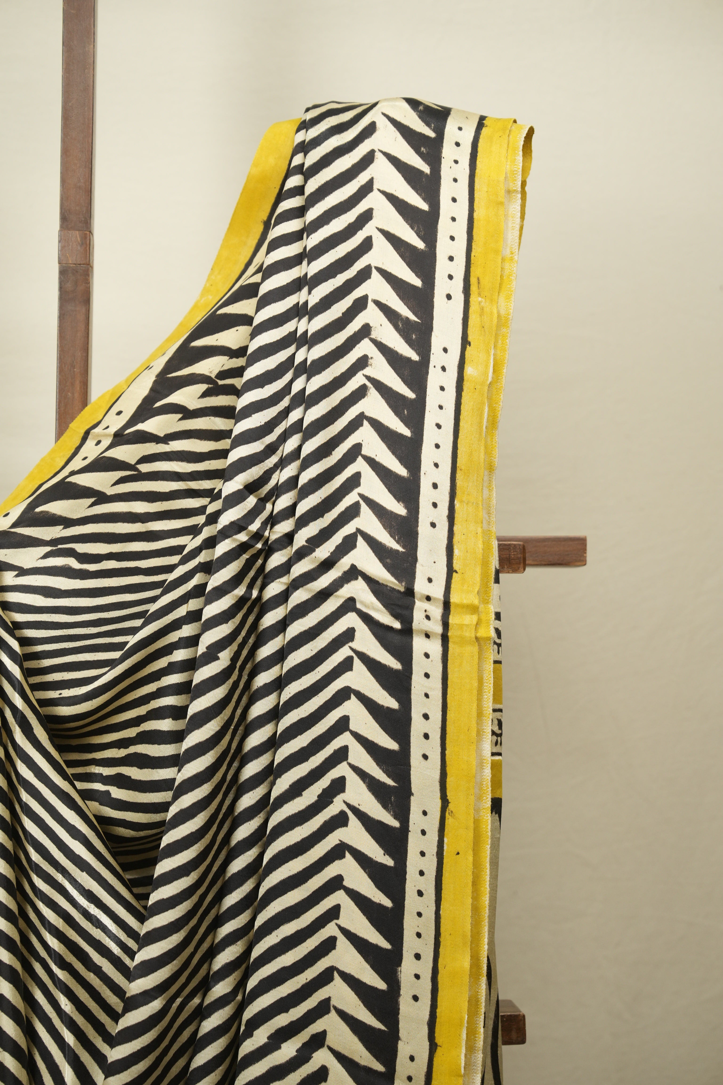 Black HBP Modal Silk Saree - SRBMSS717