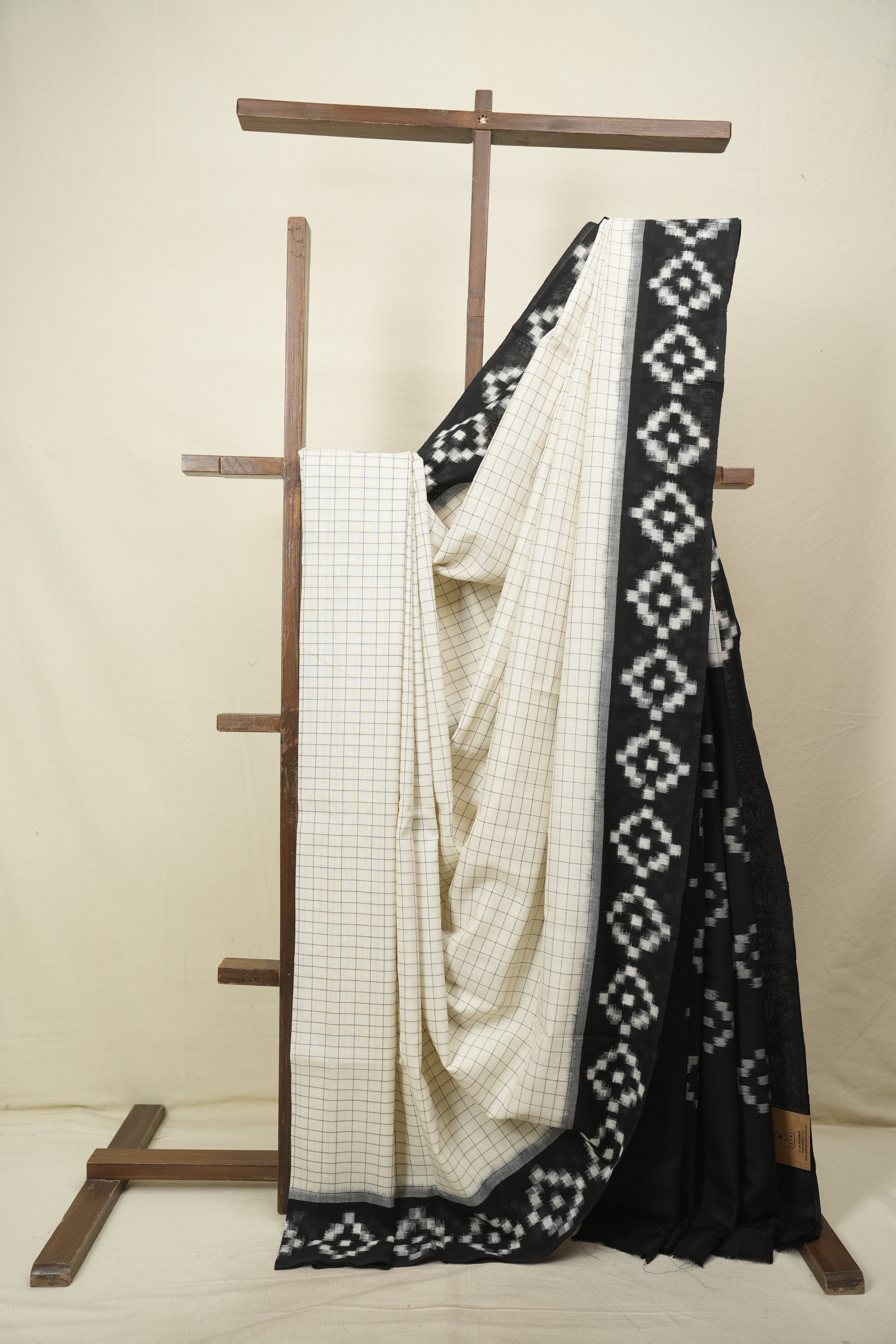 White Pochampalli Cotton Ikat Saree - SRWPCIS751