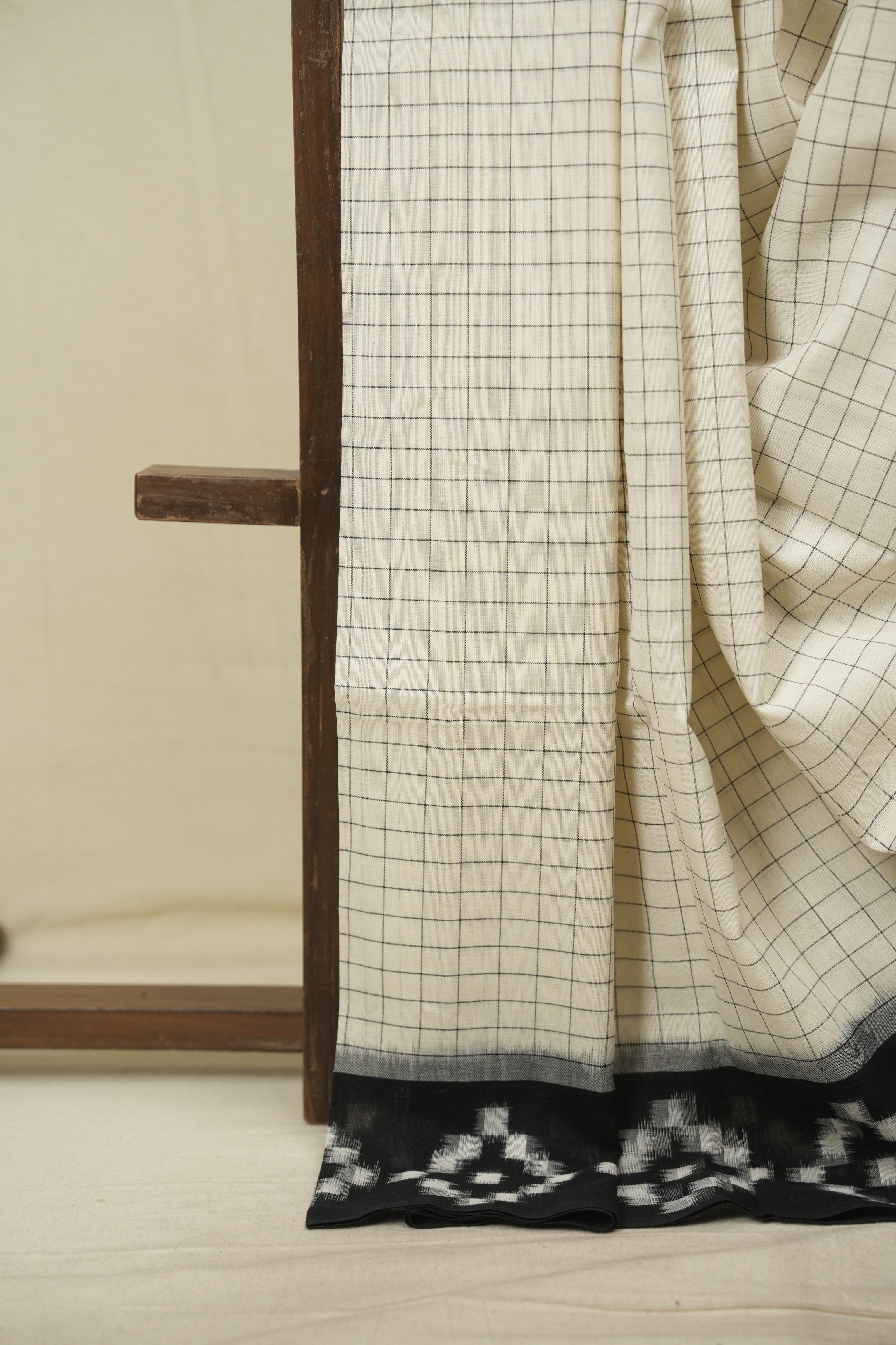 White Pochampalli Cotton Ikat Saree - SRWPCIS751