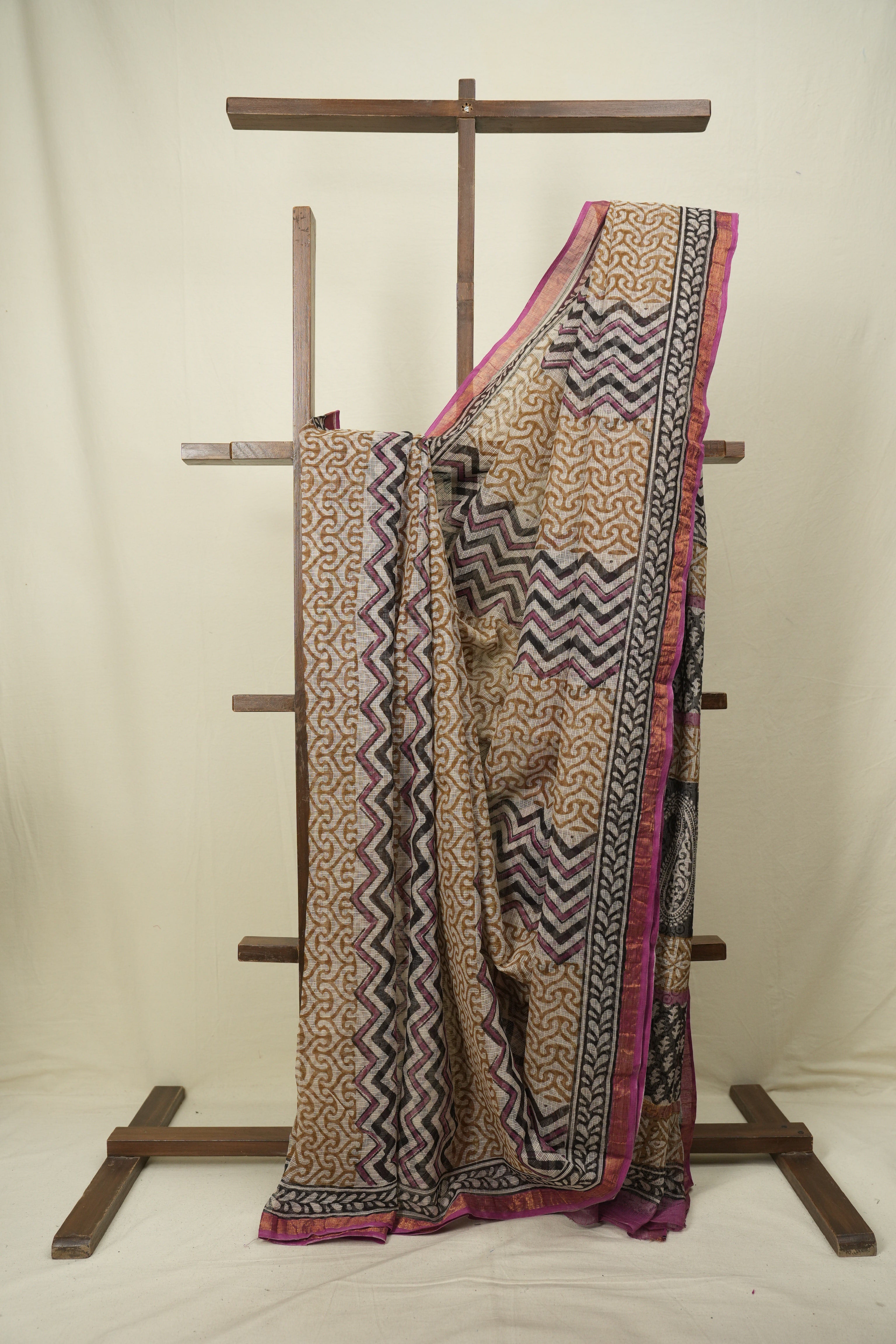 Off-White Kota Doria Saree - SROWKDS289