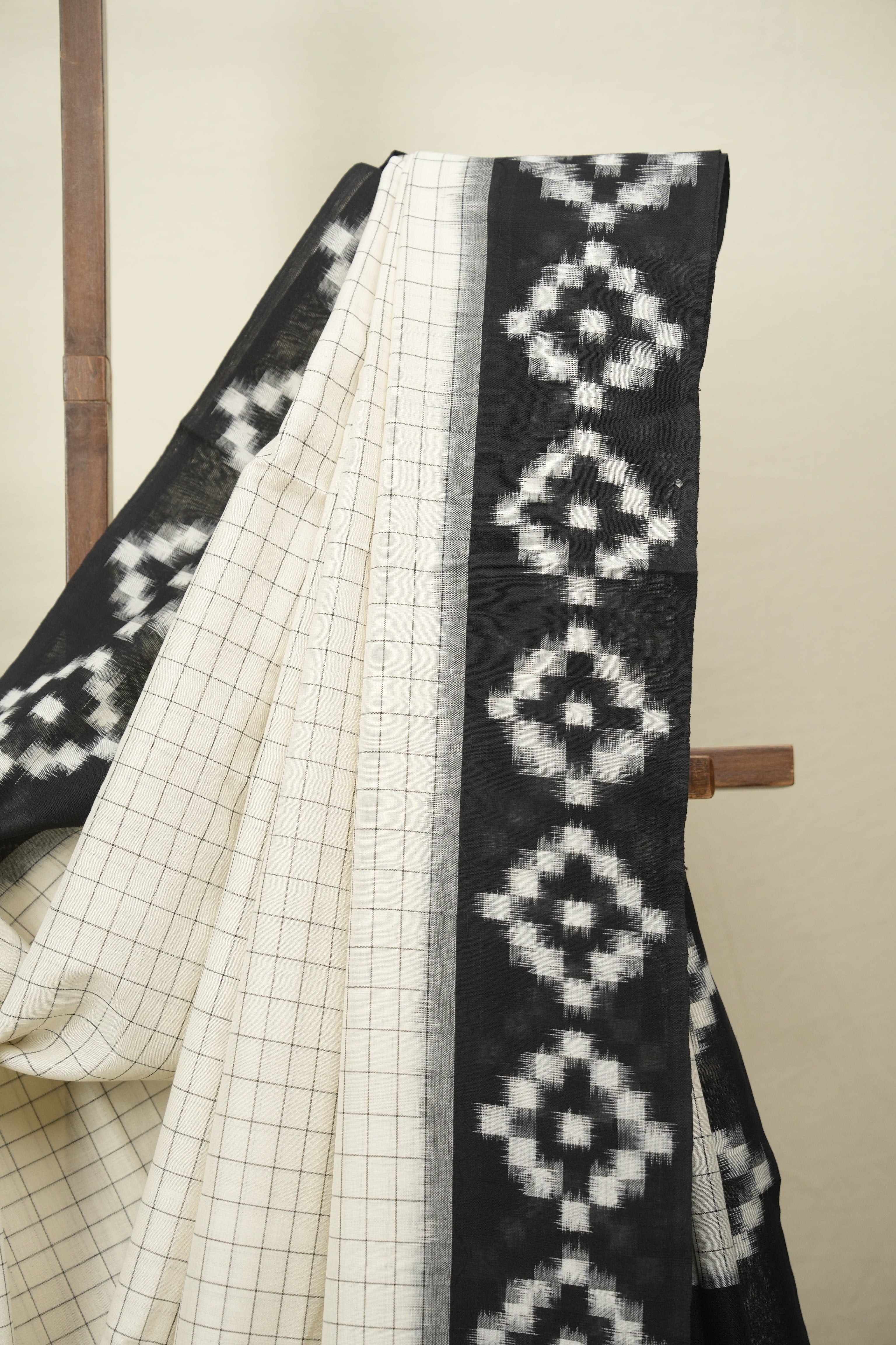 White Pochampalli Cotton Ikat Saree - SRWPCIS751
