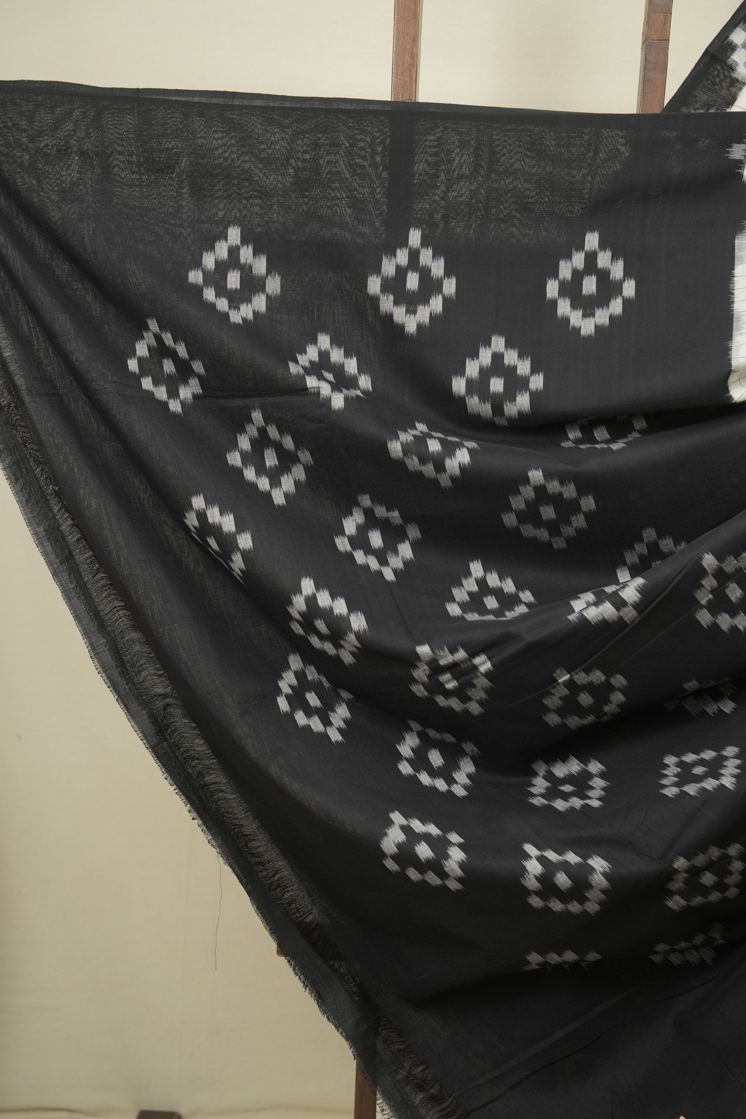 White Pochampalli Cotton Ikat Saree - SRWPCIS751