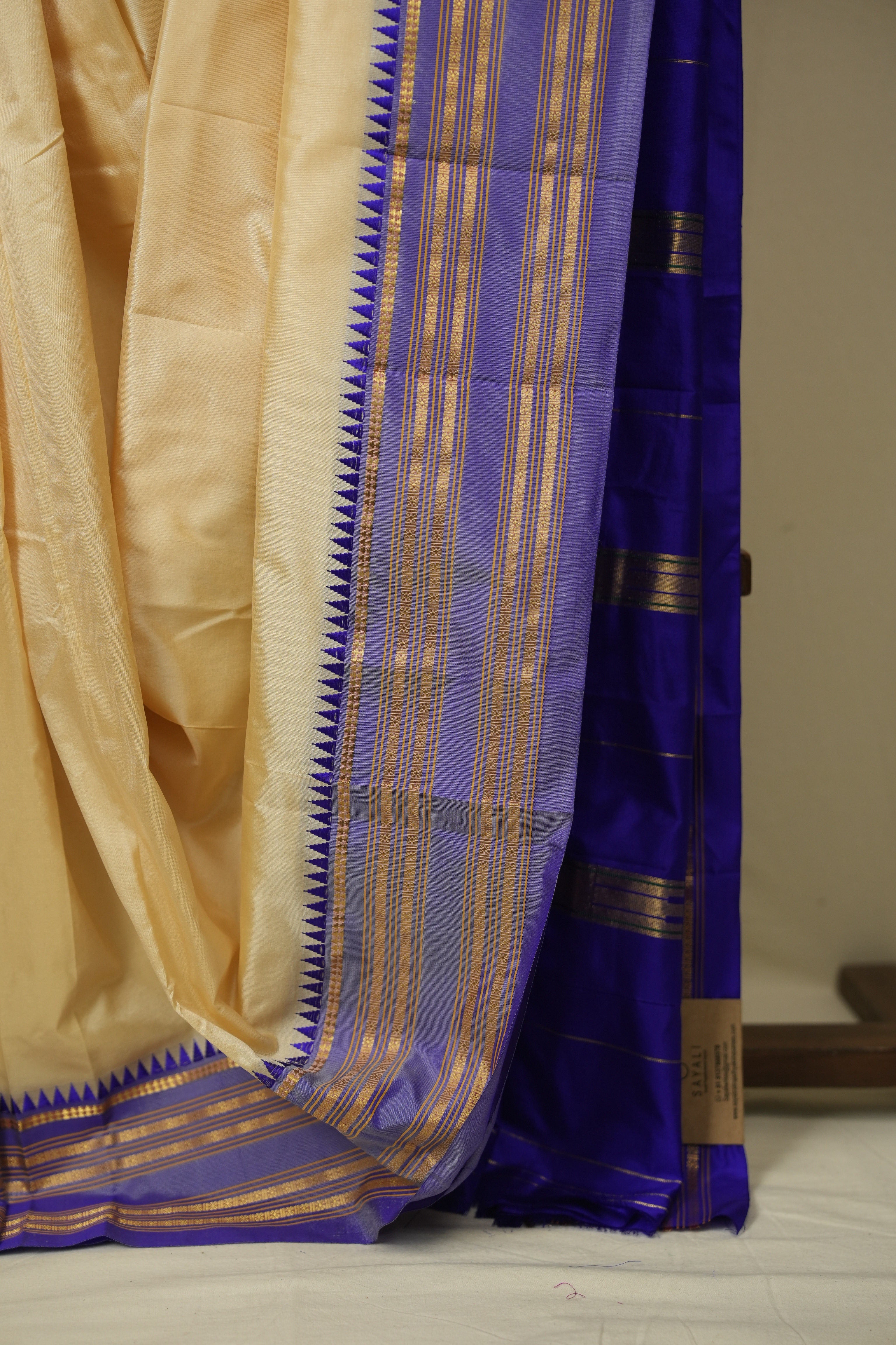 Off White Narayan Peth Silk Saree - SROWNPSS09