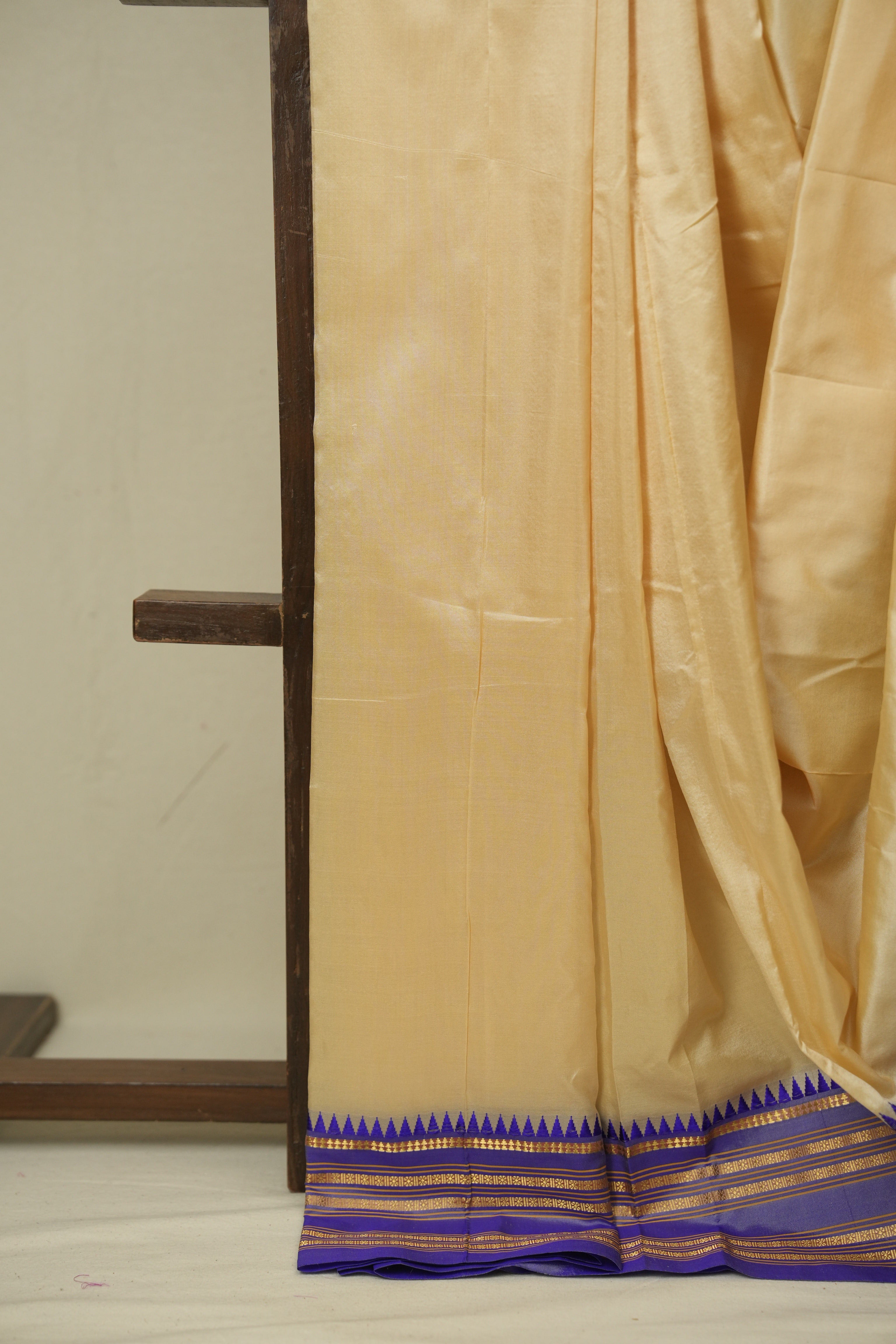 Off White Narayan Peth Silk Saree - SROWNPSS09