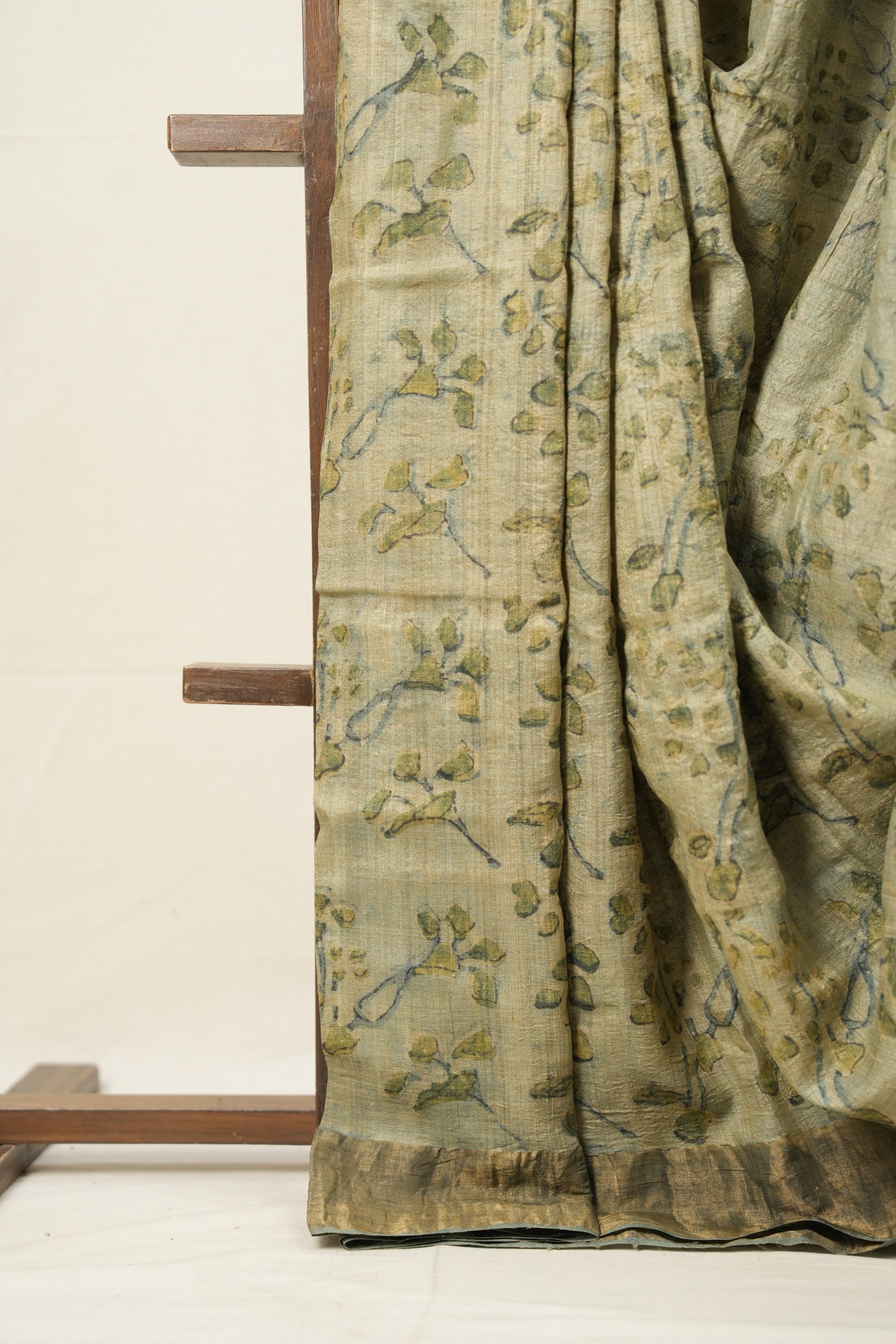 Cream HBP Tussar Silk Saree - SRCHTSS738