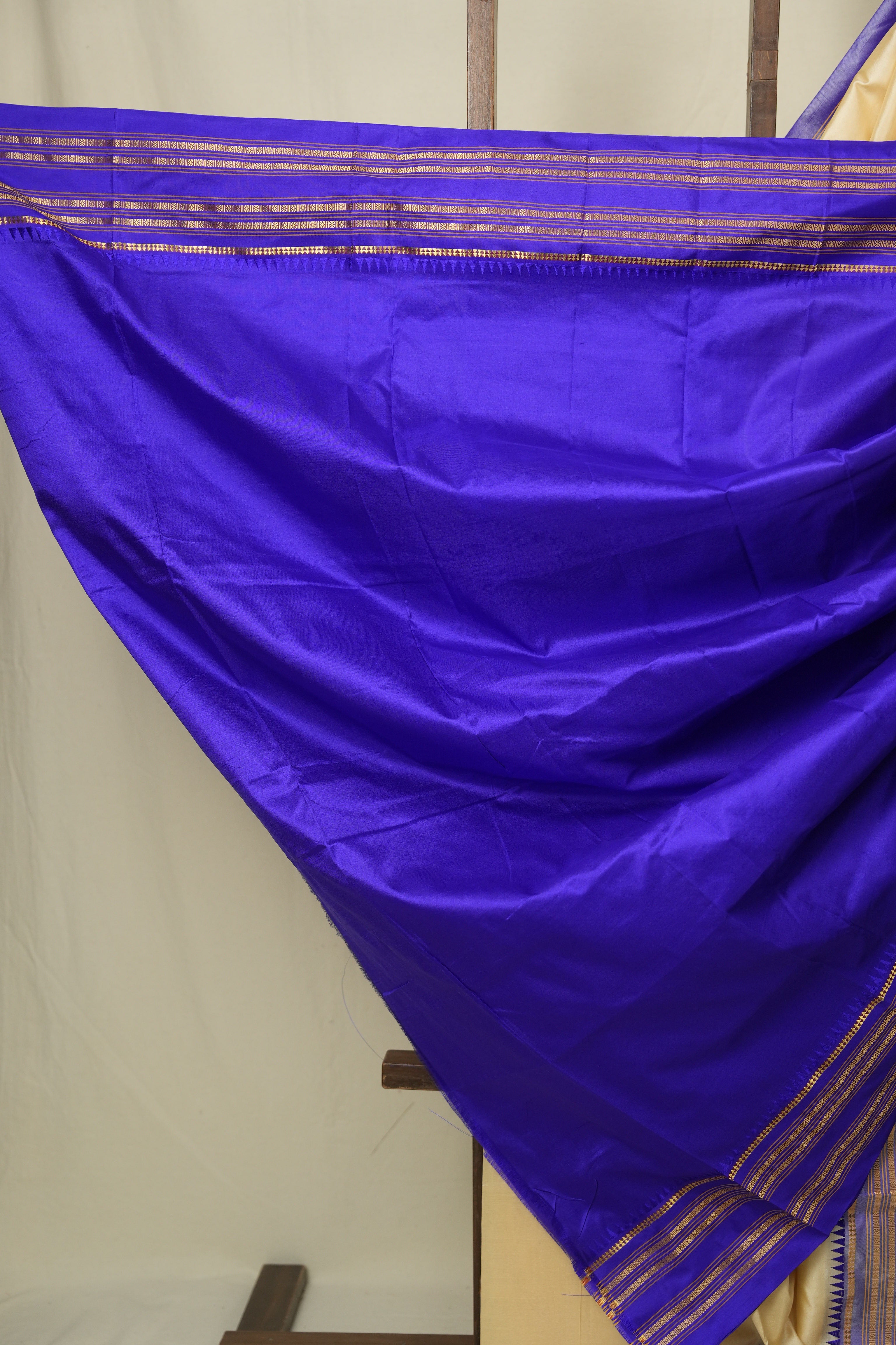 Off White Narayan Peth Silk Saree - SROWNPSS09
