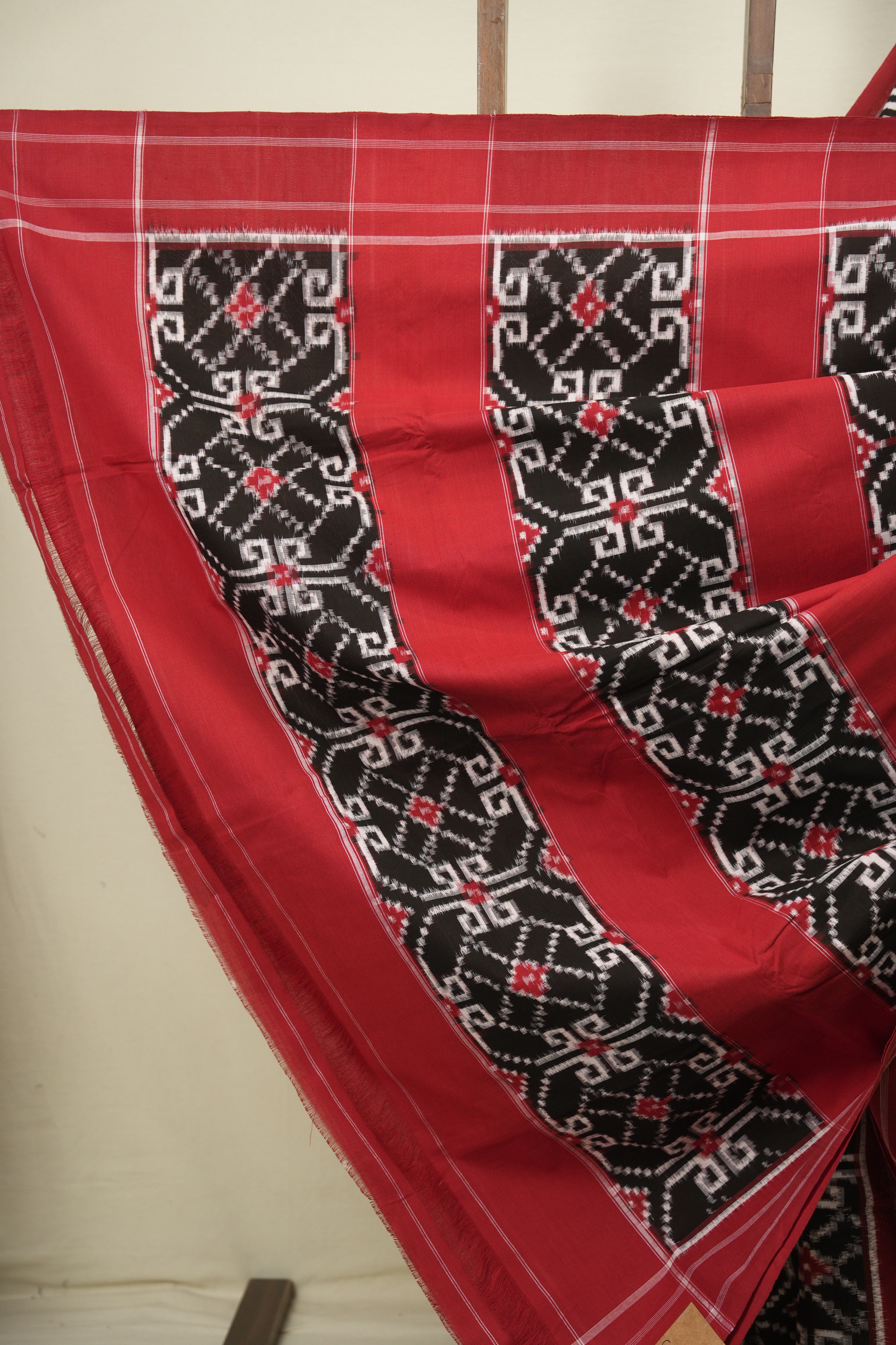 Black Pochampali Cotton Ikat Saree - SRBPCIS726