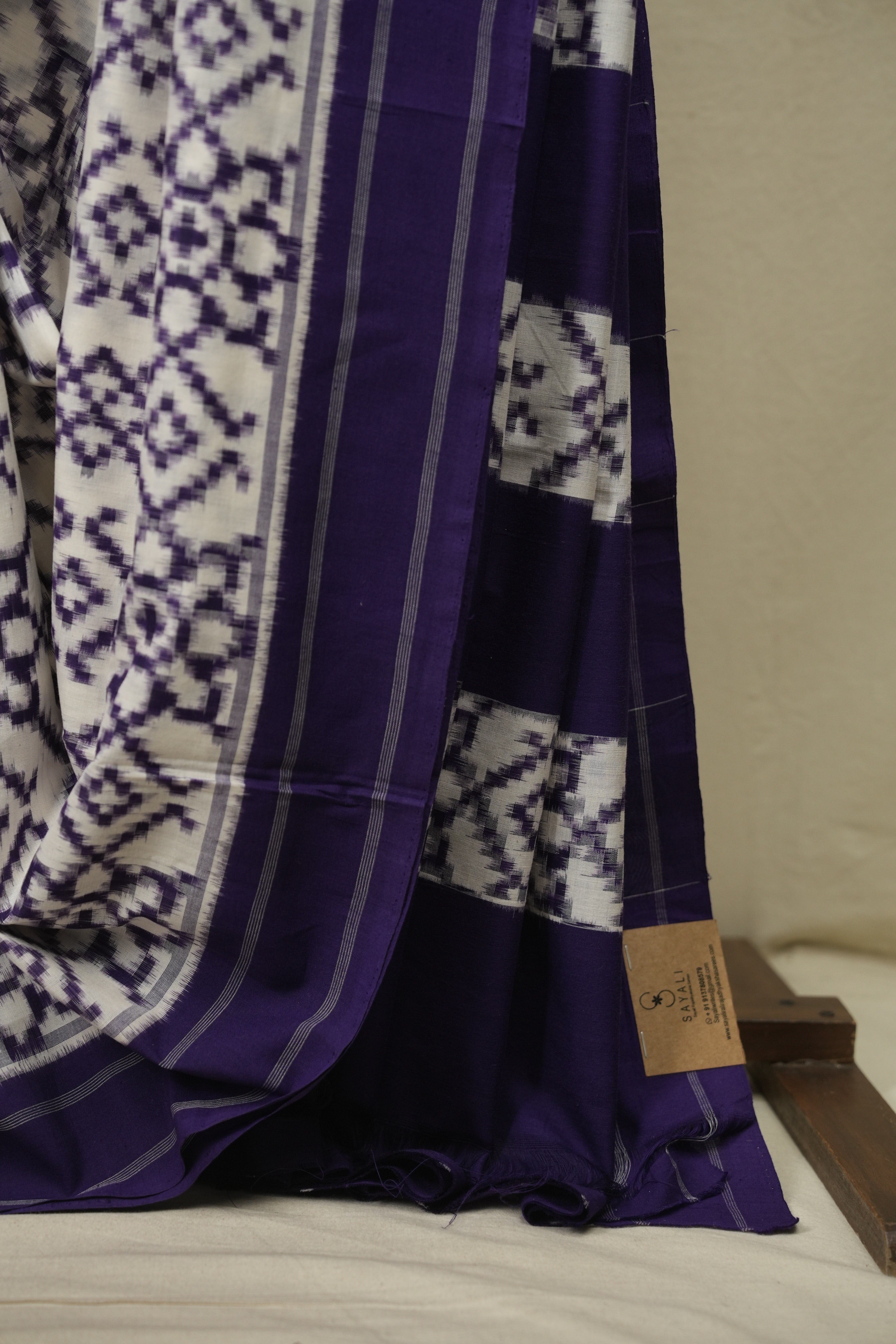 White Pochampalli Cotton Ikat Saree - SRWPCIS730