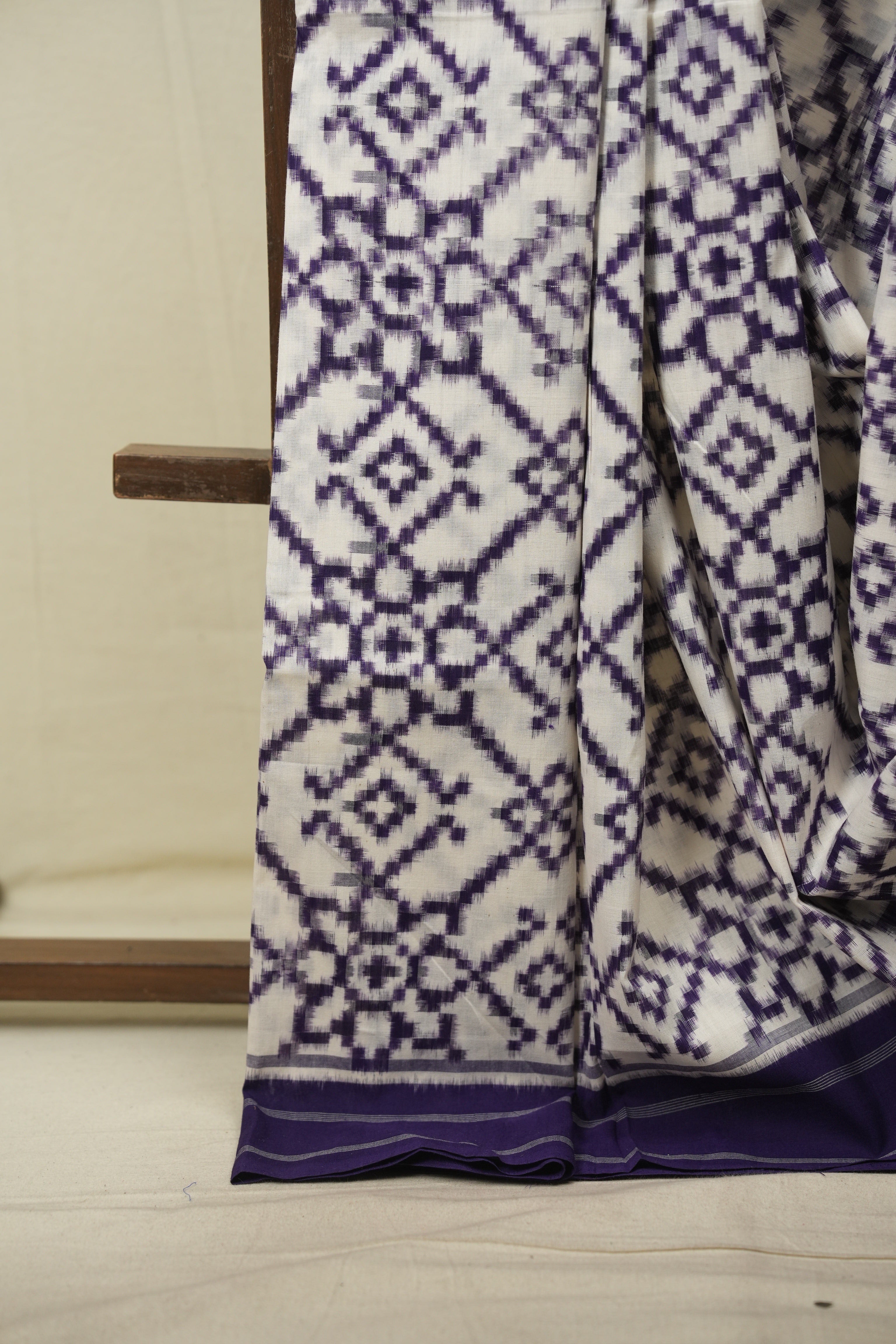 White Pochampalli Cotton Ikat Saree - SRWPCIS730