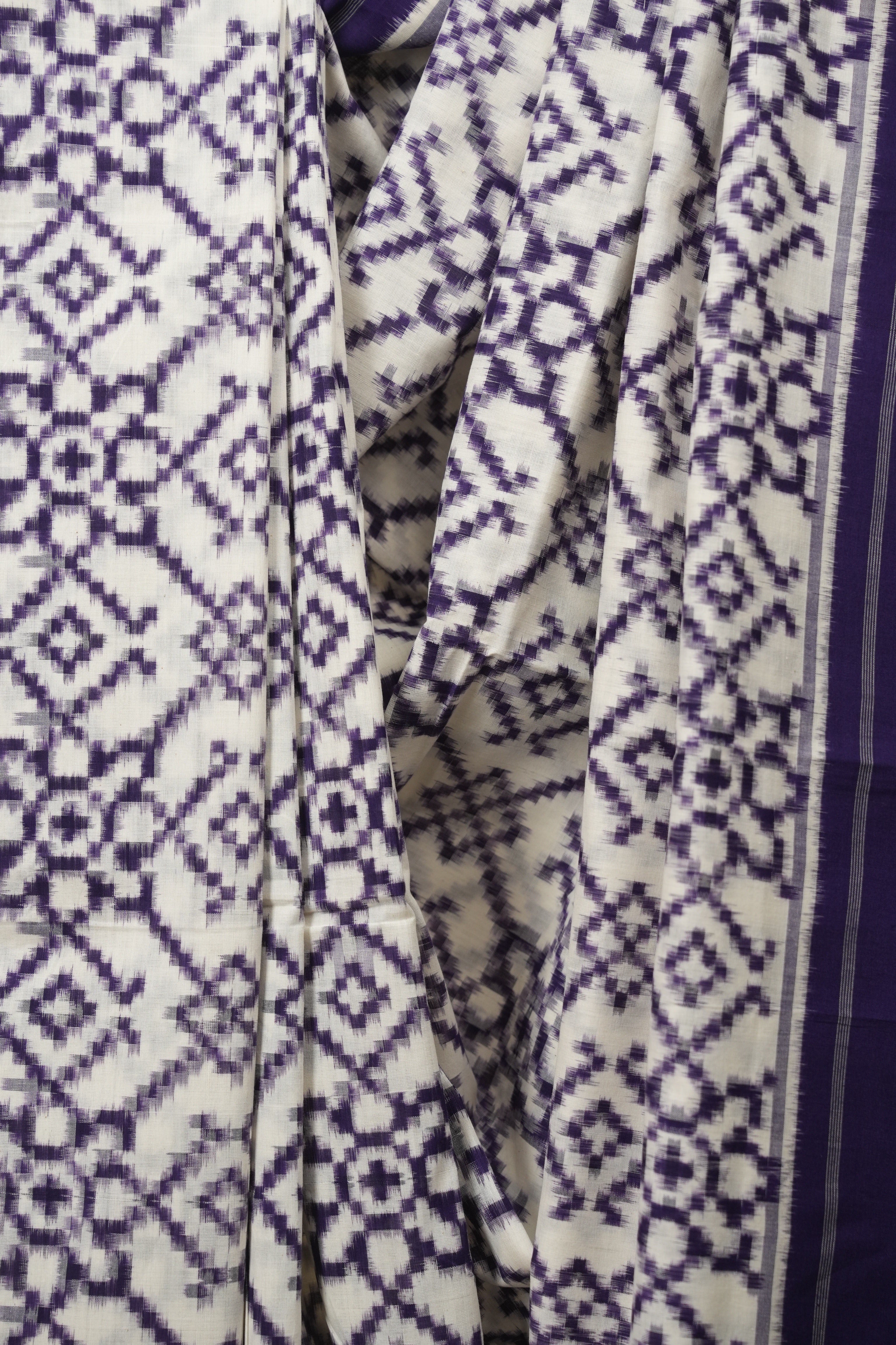 White Pochampalli Cotton Ikat Saree - SRWPCIS730