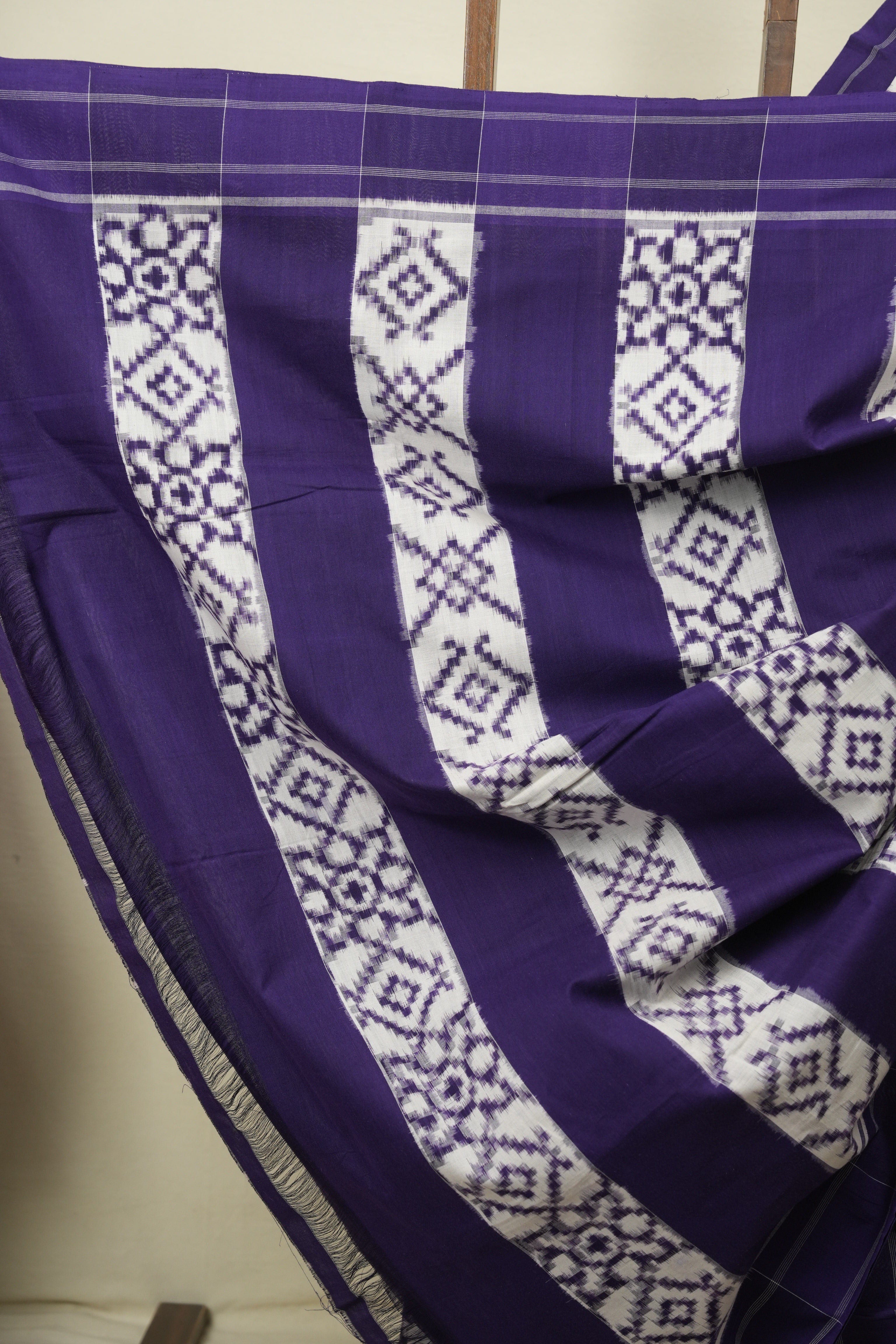 White Pochampalli Cotton Ikat Saree - SRWPCIS730