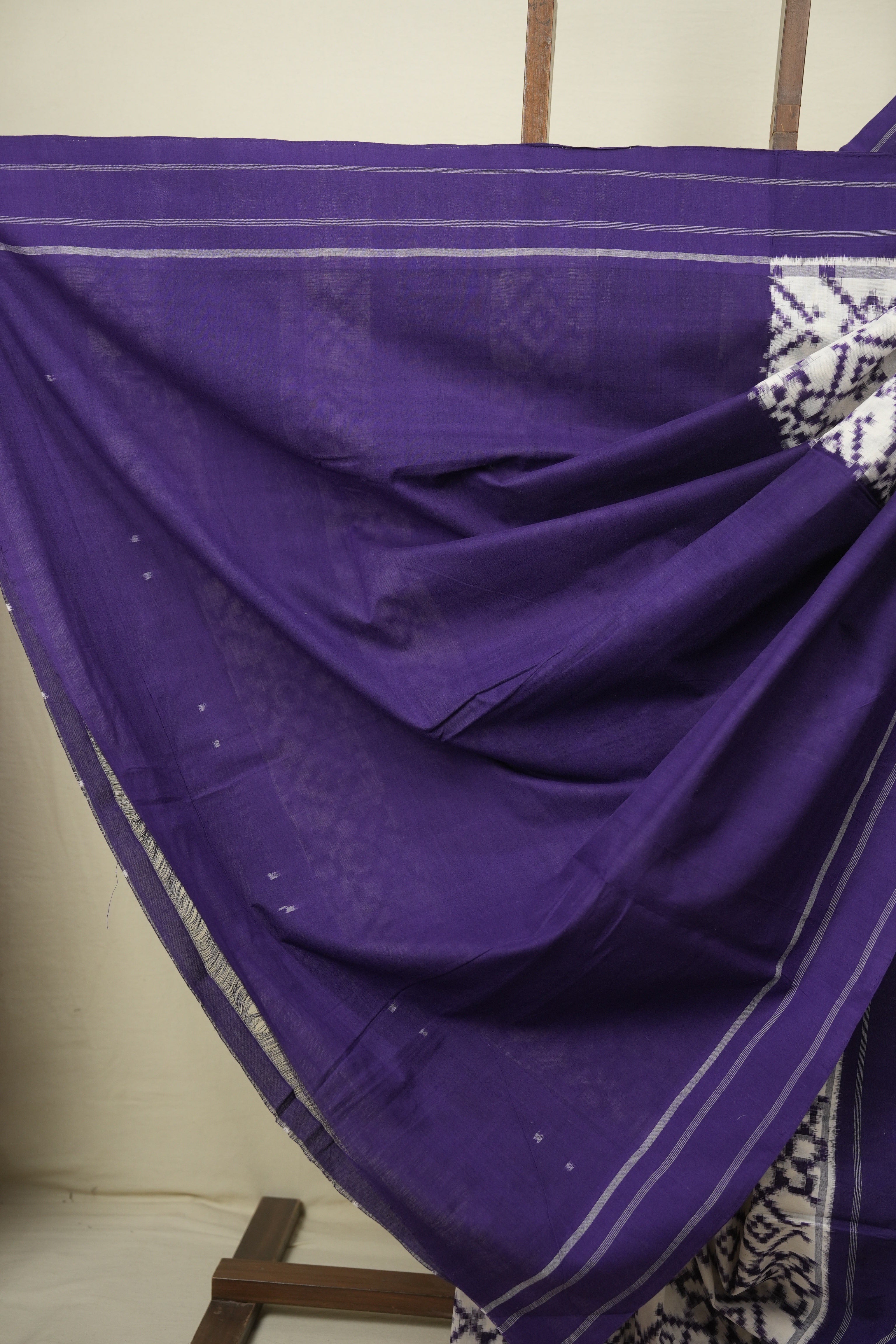 White Pochampalli Cotton Ikat Saree - SRWPCIS730