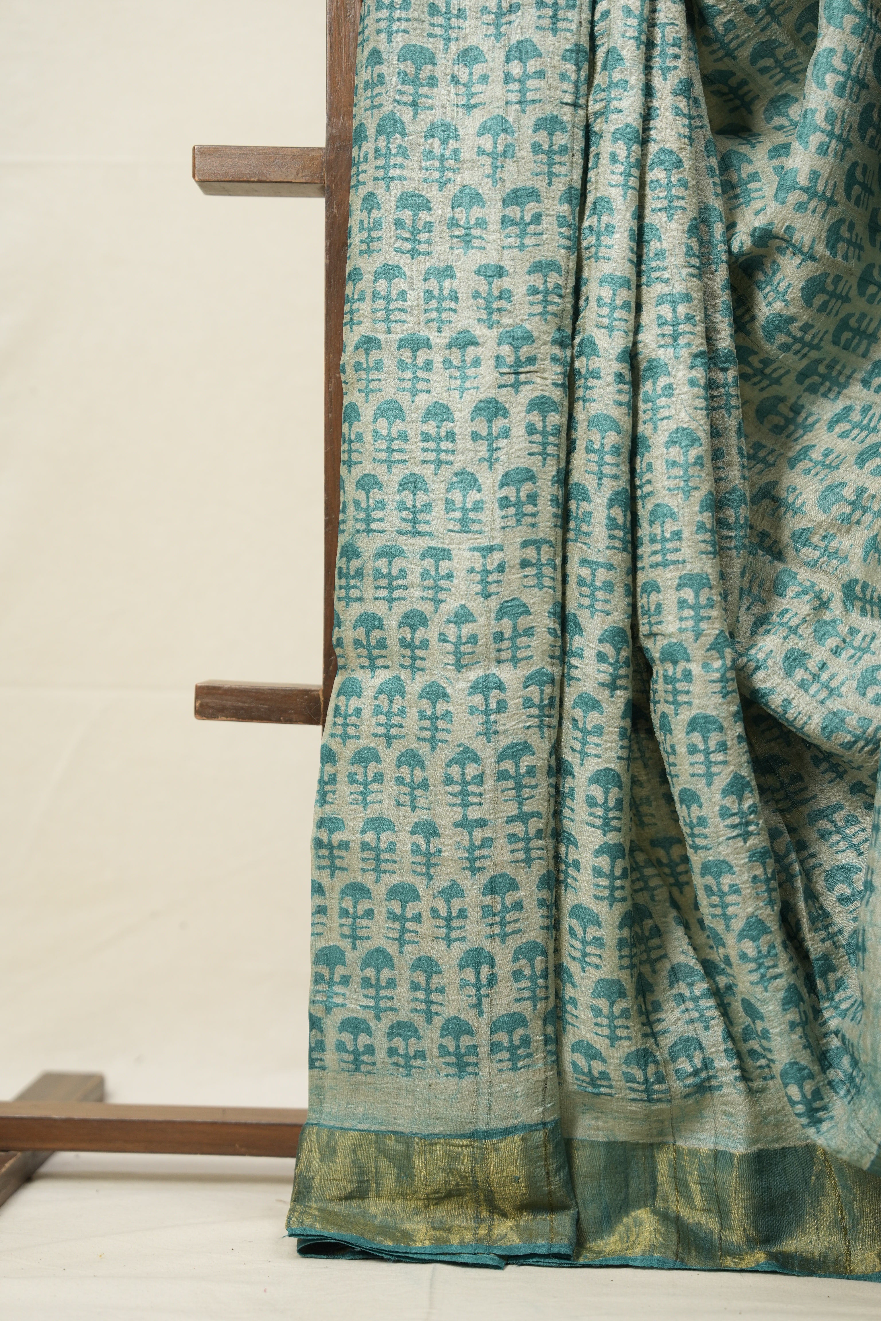 Off White HBP Tussar Silk Saree - SROWHTSS739