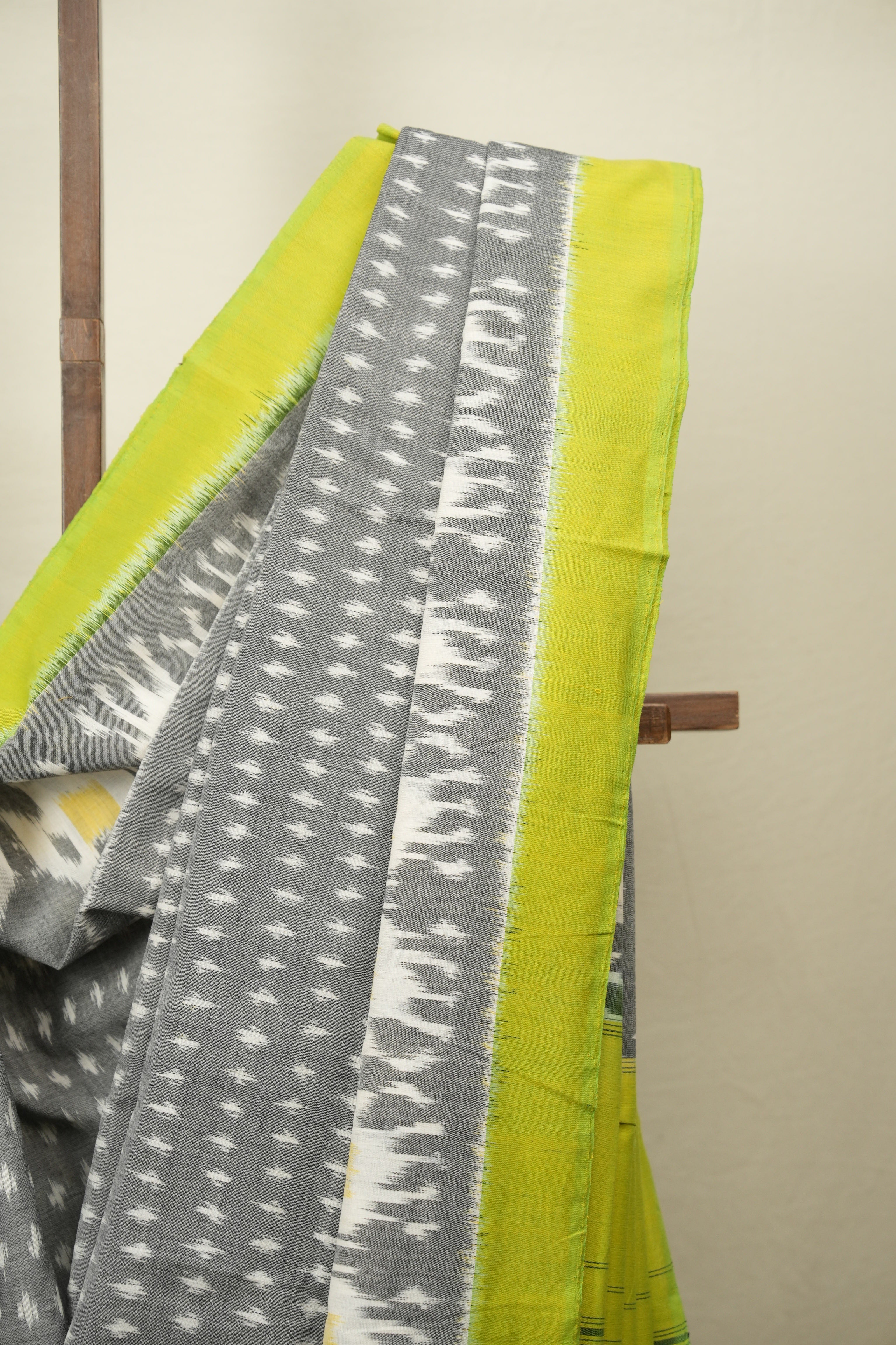 Grey Pochampalli Cotton Ikat Saree - SRGPCIS748