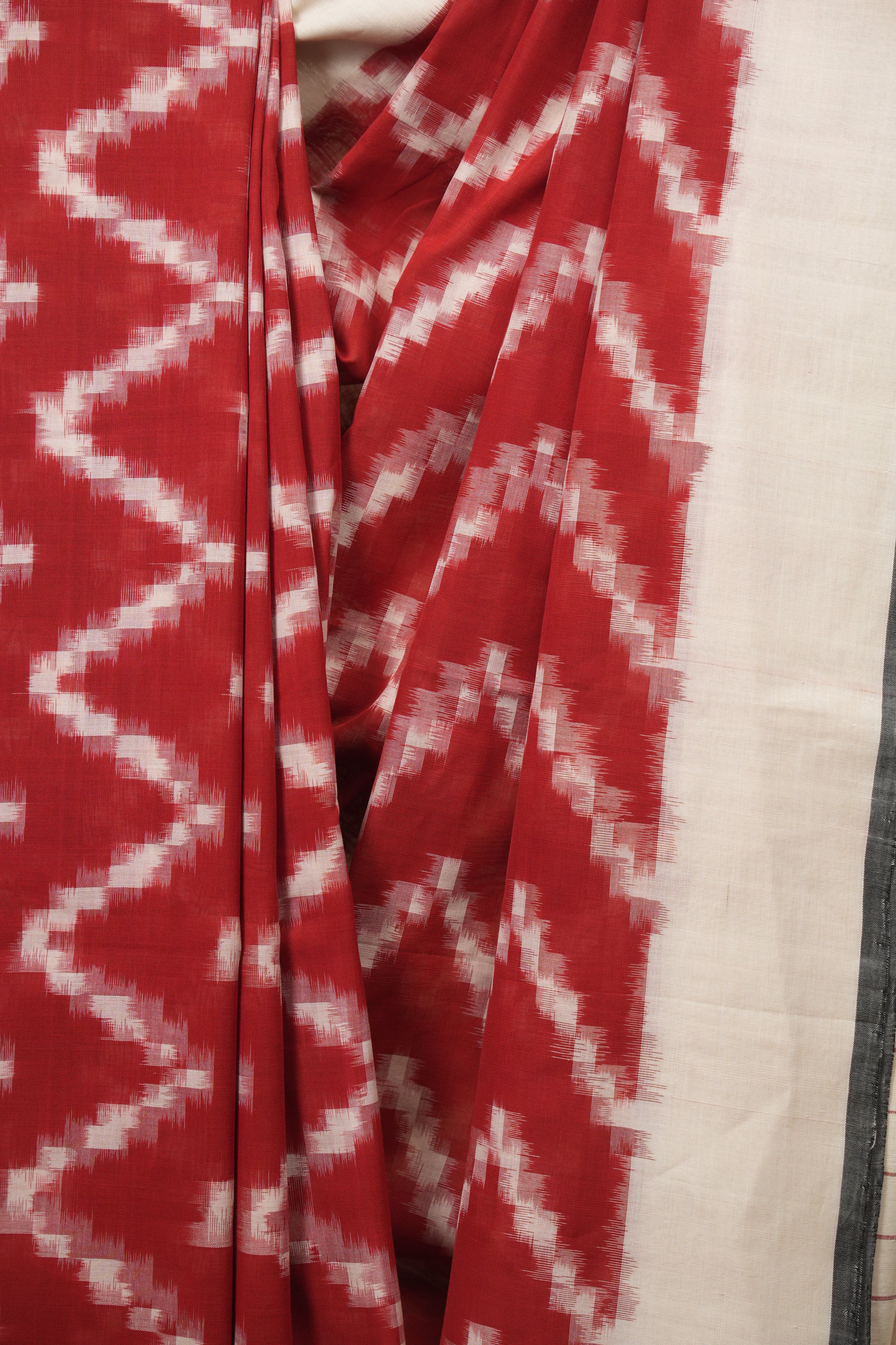 Red Pochampalli Cotton Ikat Saree - SRRPCIS752