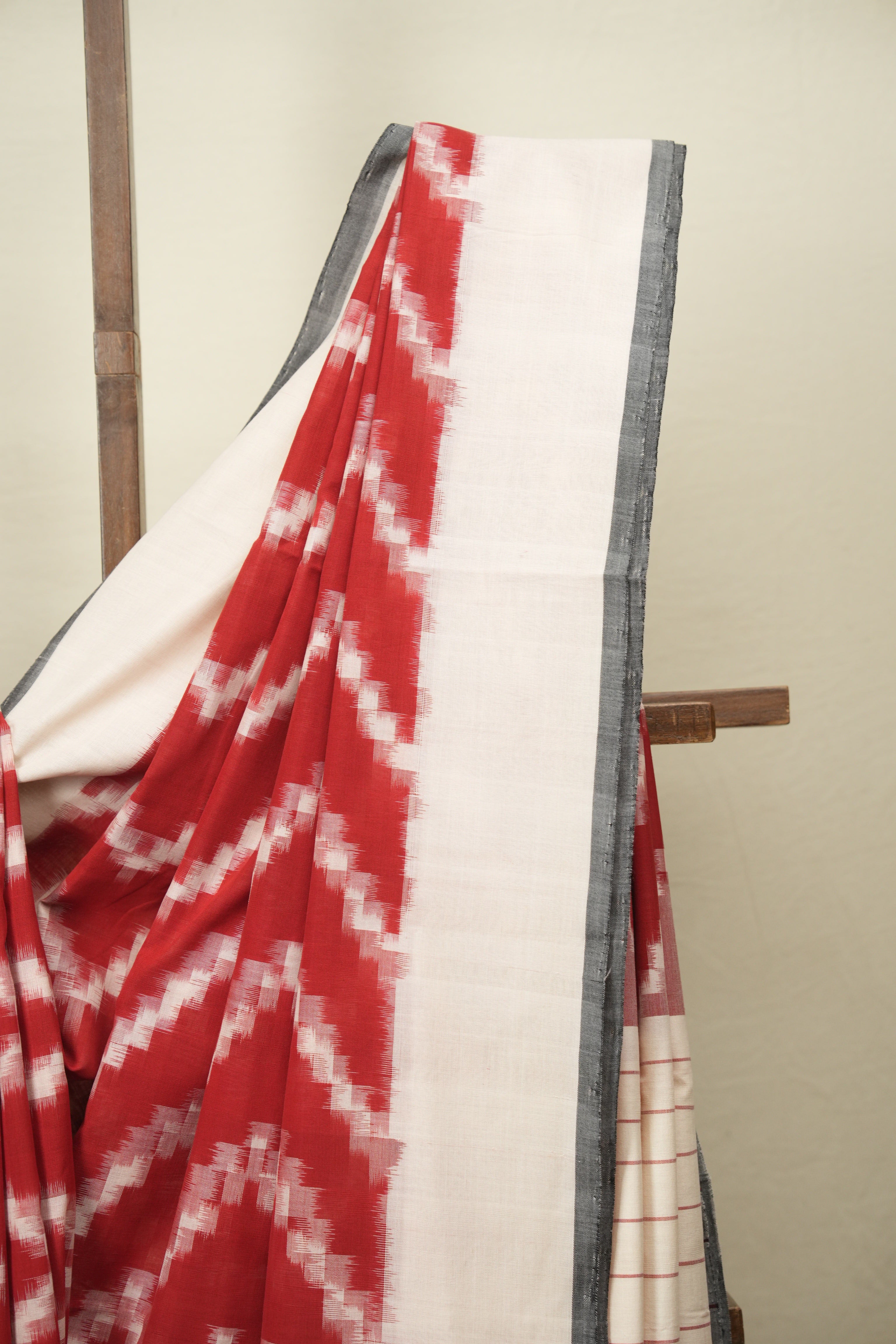 Red Pochampalli Cotton Ikat Saree - SRRPCIS752