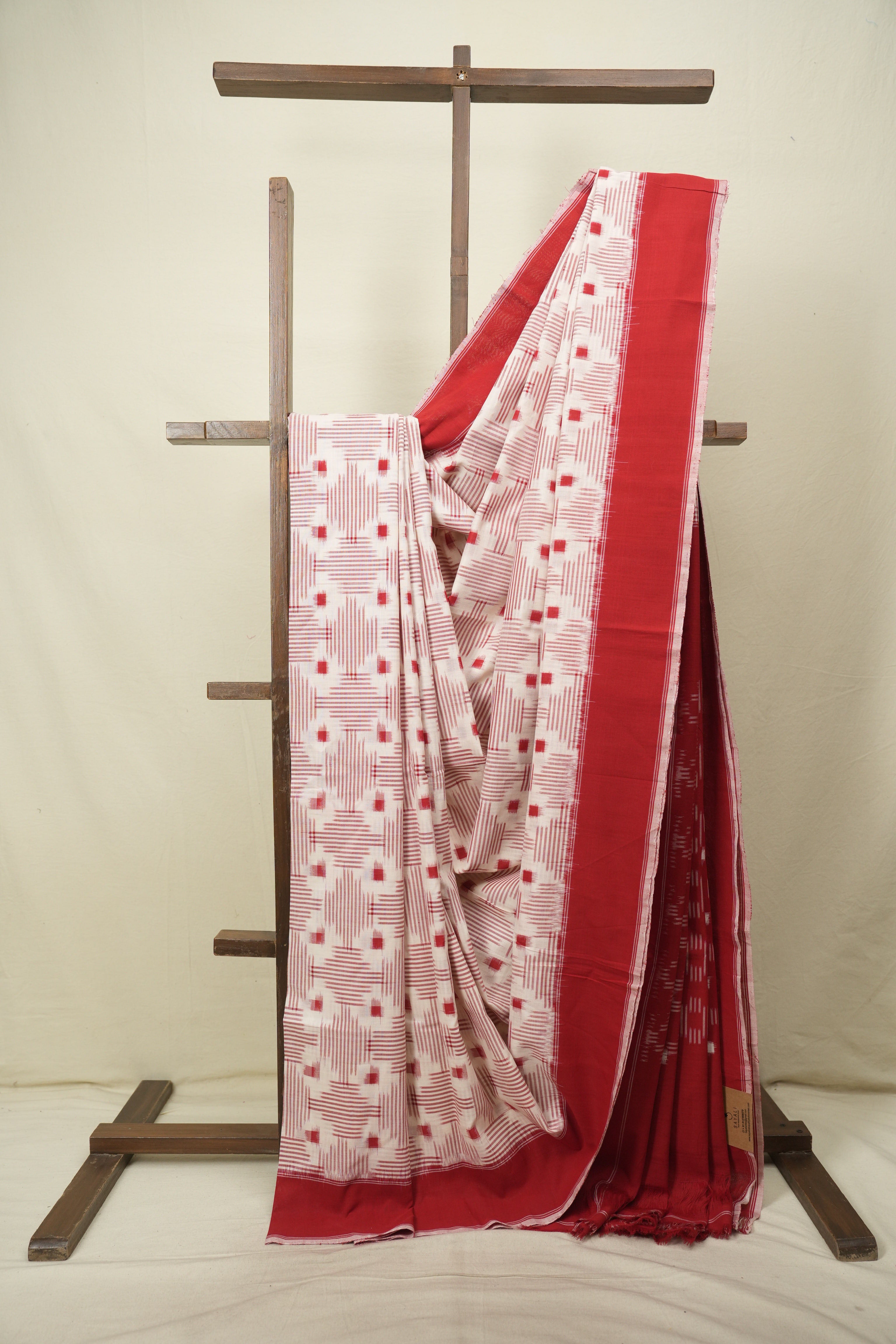 White Pochampalli Cotton Ikat Saree - SRWPCIS753